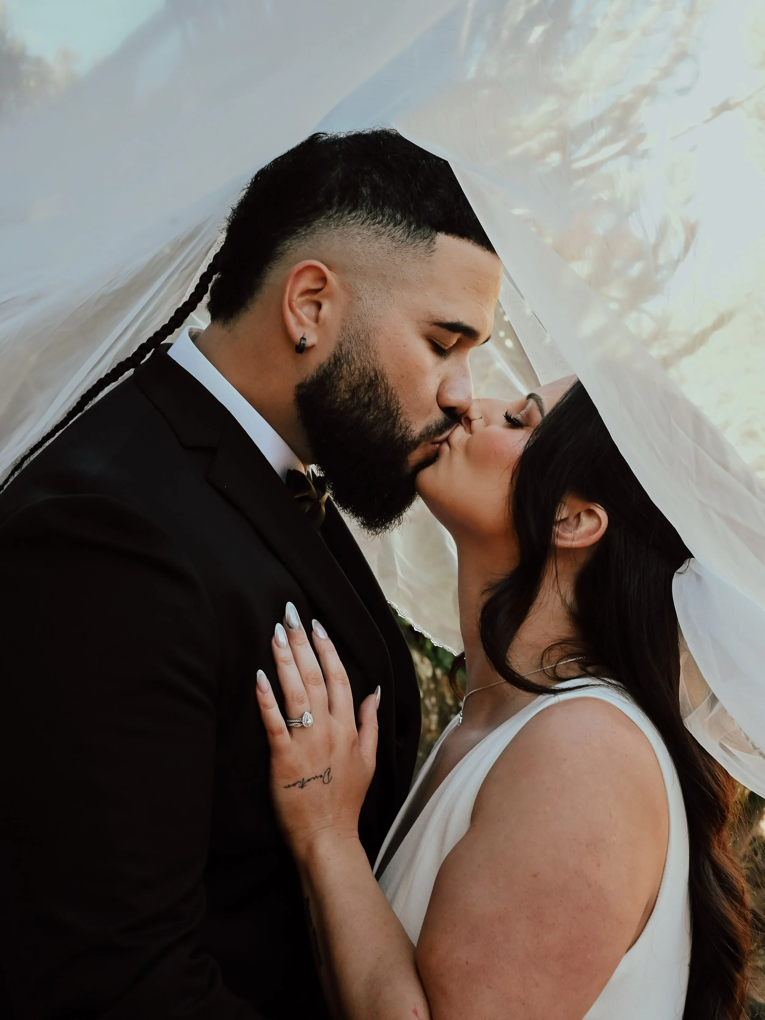 Capturing your elopement or small wedding is now an available service and my gosh am I loving it! Your wedding day doesn&rsquo;t need a large guest list to be unforgettable. Whether you&rsquo;re exchanging vows on a secluded beach, in the mountains, 