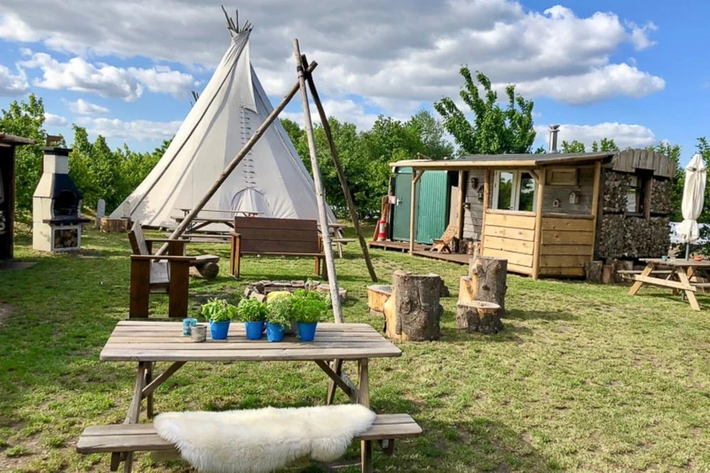 ’t Buitenland Yurts 02.jpg