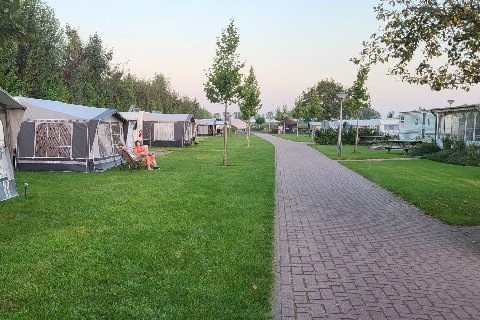 Camping de Vijverhof 02.jpg