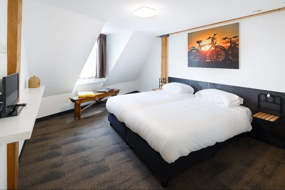 Hotel Blooker 03.jpg