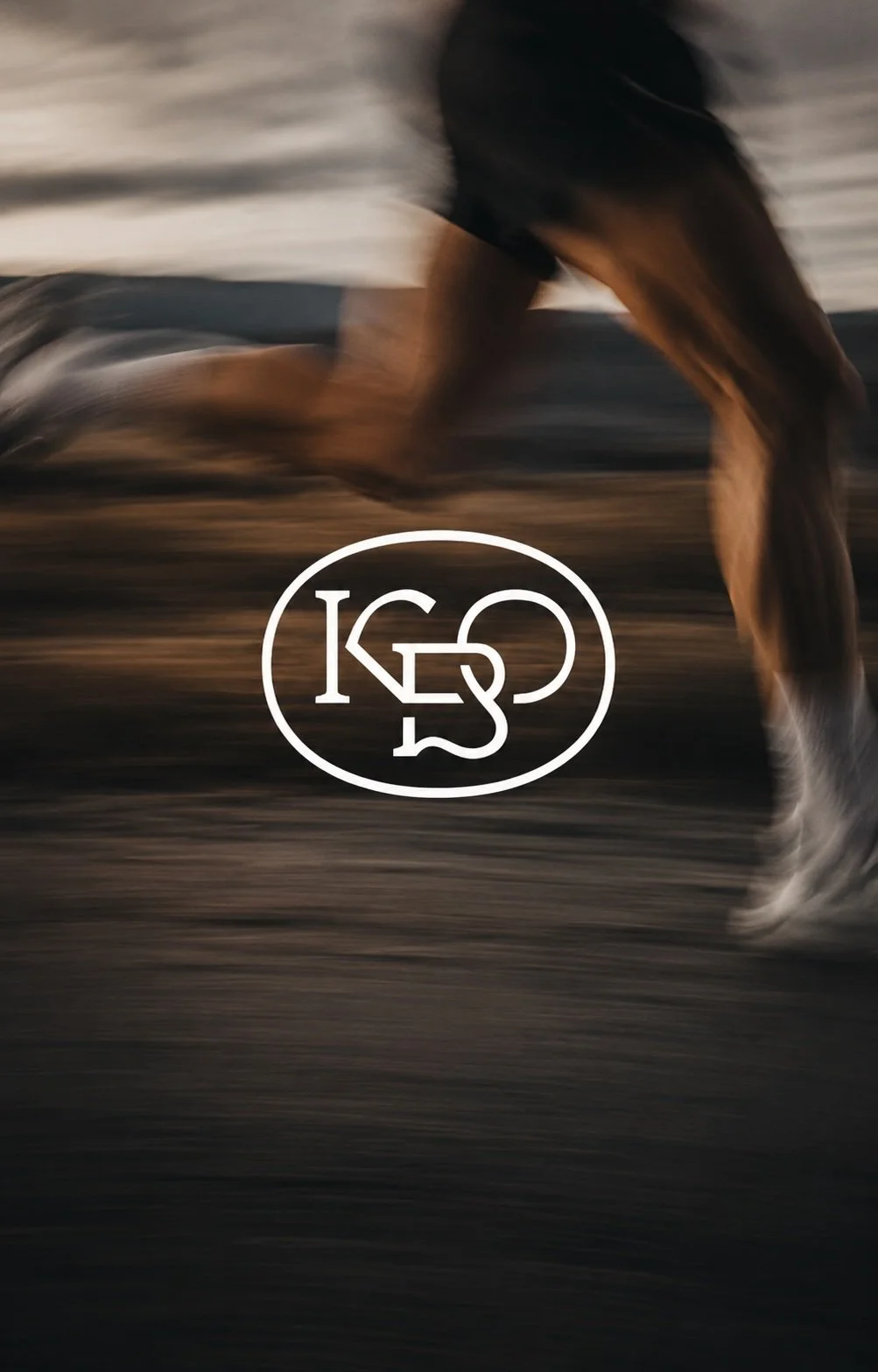 Blurred close-up of a person running on the beach at sunset, with logo 'KBO Marketing' overlayed in the centre