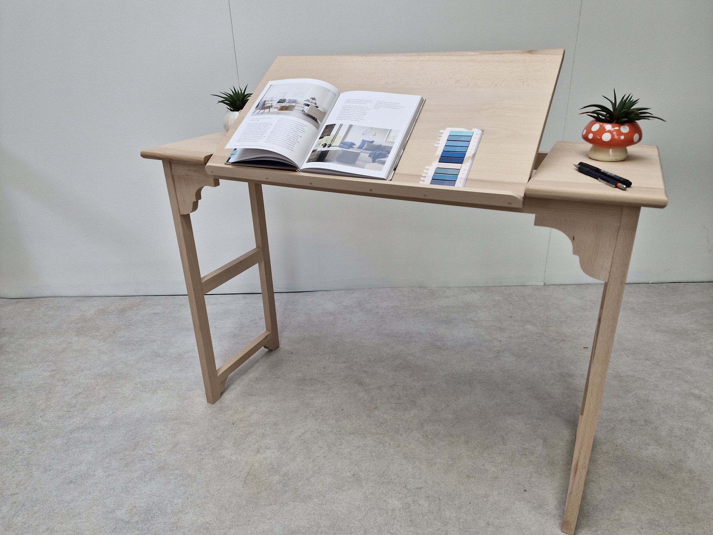 Reading Desk 4