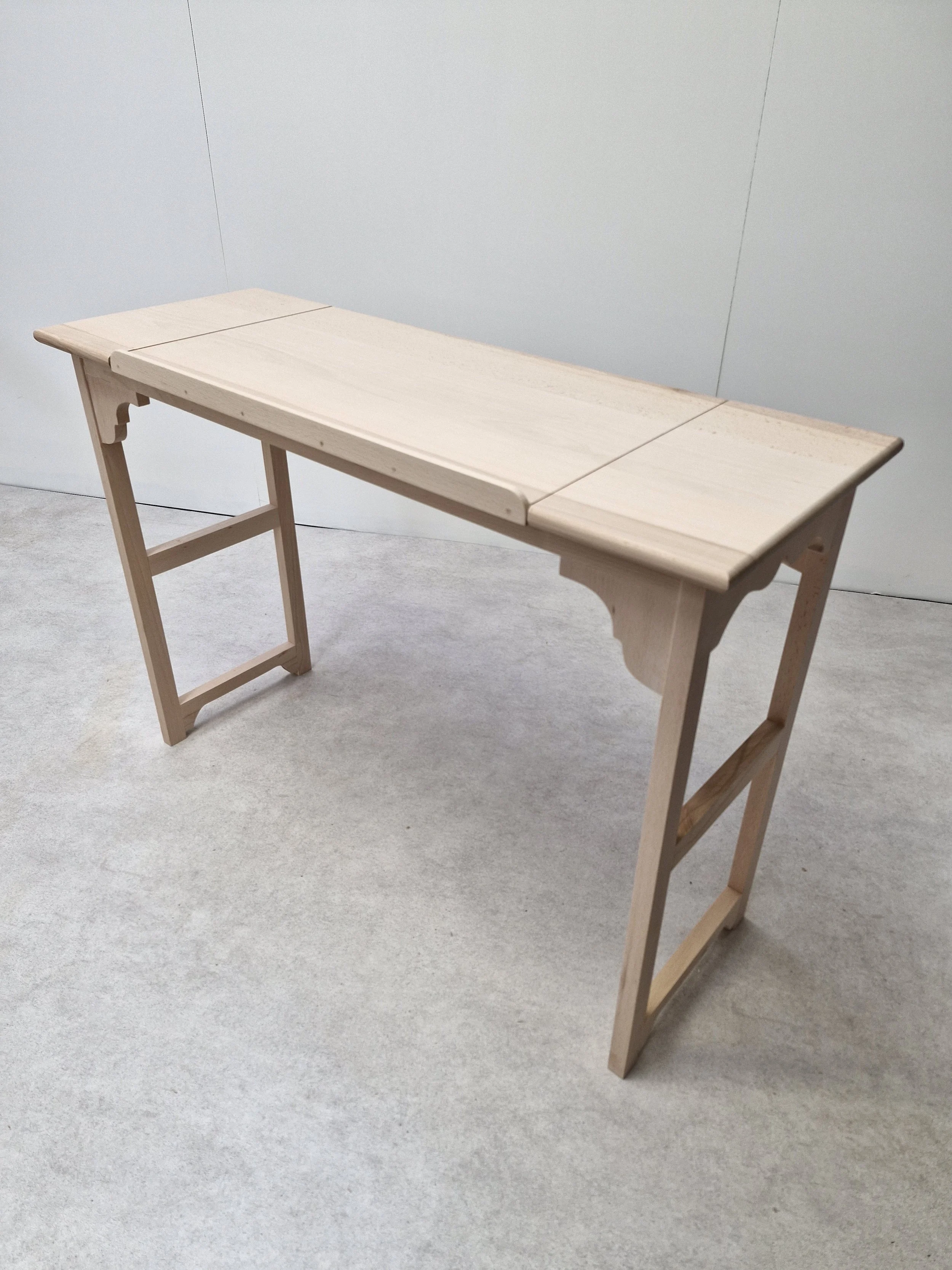 Reading Desk 1