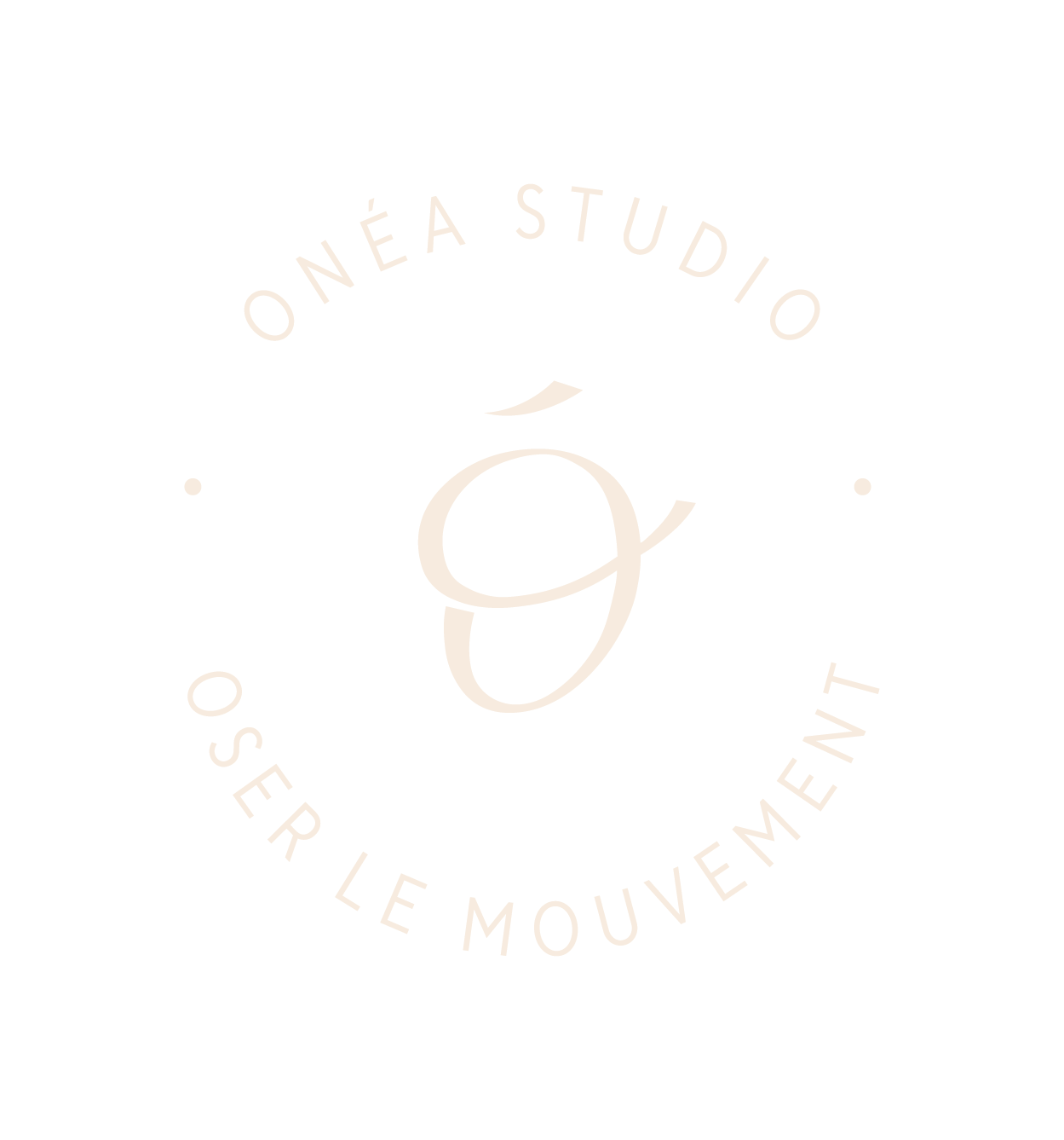 Logo Onéa élégant noir et blanc avec le texte 'O Néa Studio' en arc au-dessus d'une grande lettre 'g' cursive, entouré par la phrase 'Oser le mouvement' en arc au-dessous.