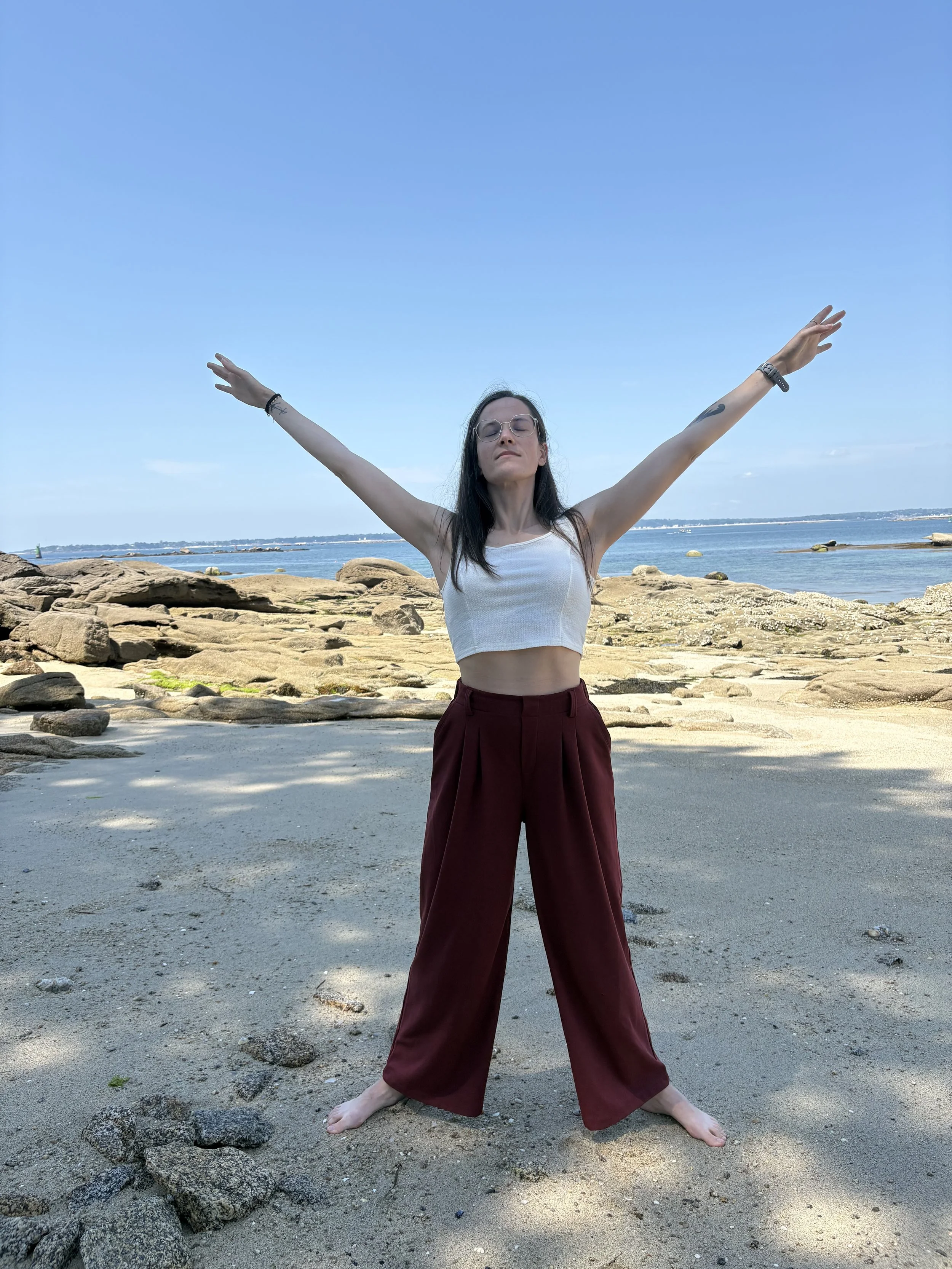 Manon professeure de relaxation et danse libre à pont aven chez onéa