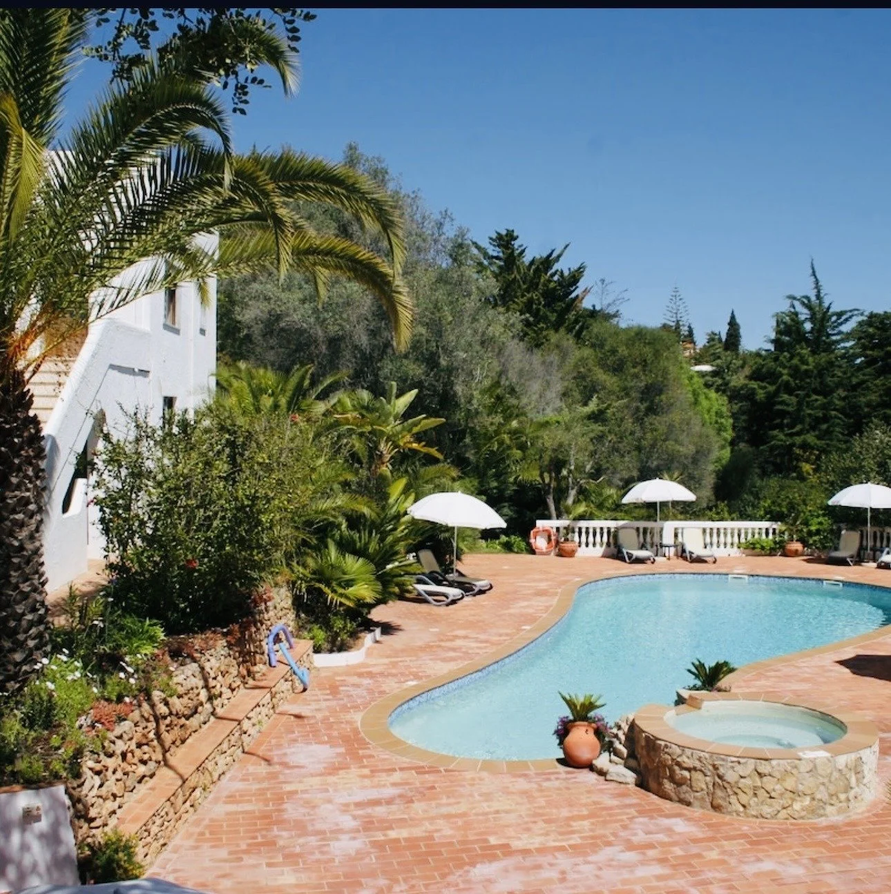 Villa_Luxueuse_Isolee_03.jpg