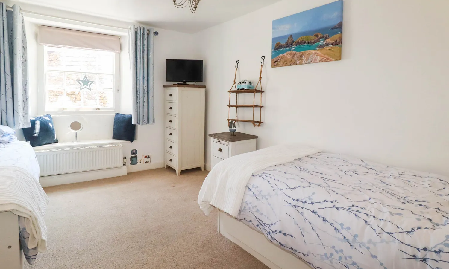 A 3rd bedroom equipped with two single beds