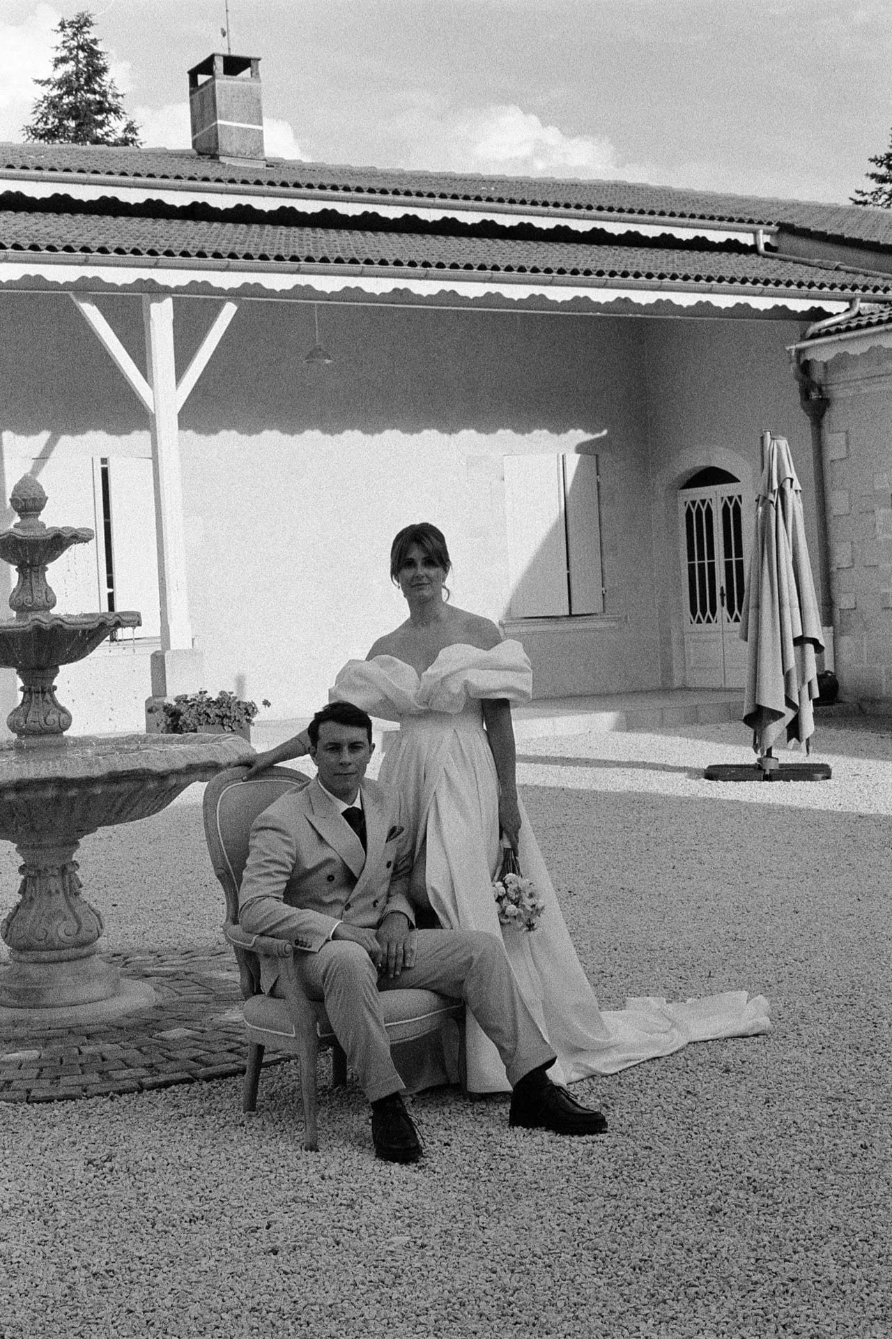 Photo de couple en argentique style éditorial