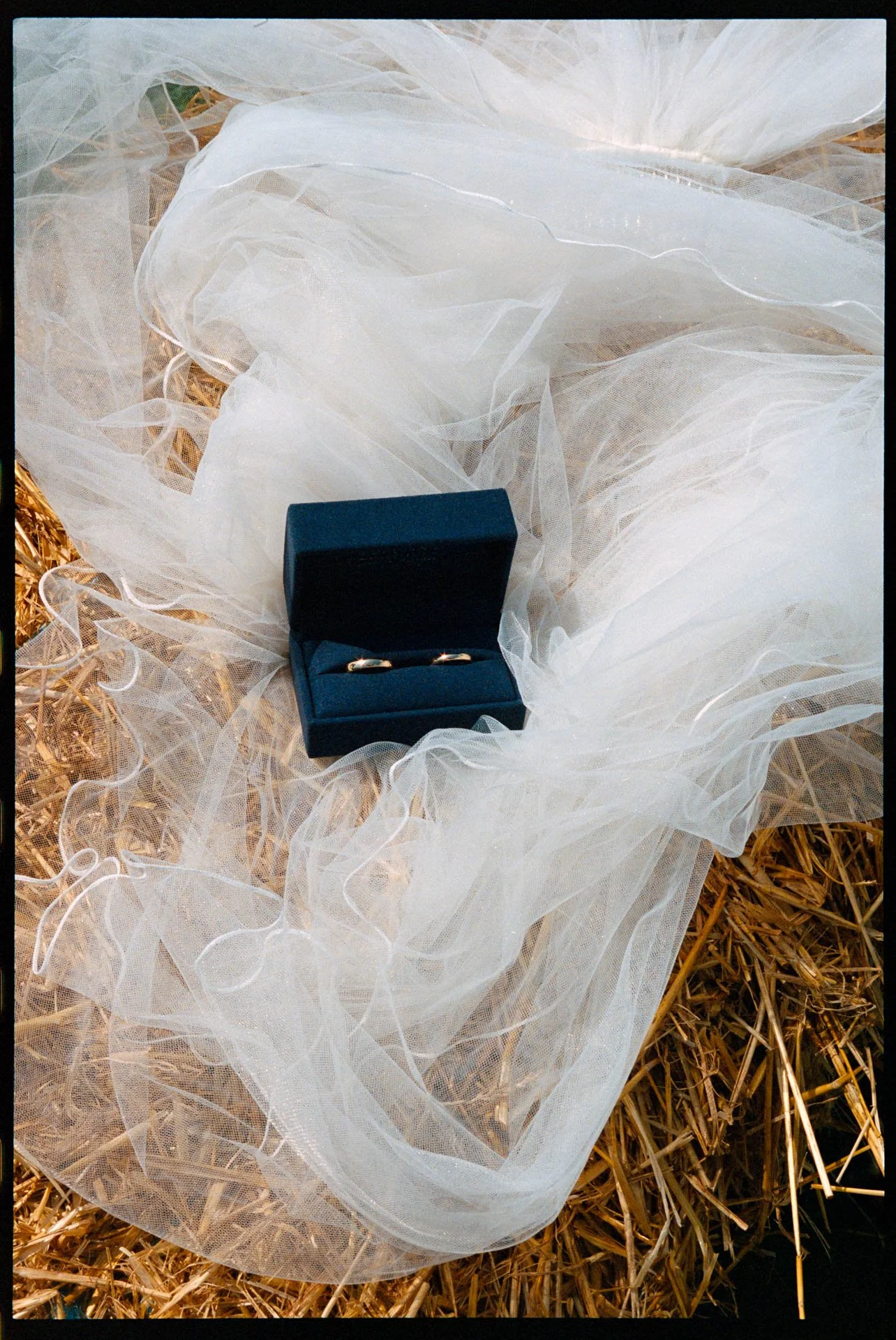 mariage-chateau-des-varennes-en-argentique-julie-sasha-production-WEB-21.jpg