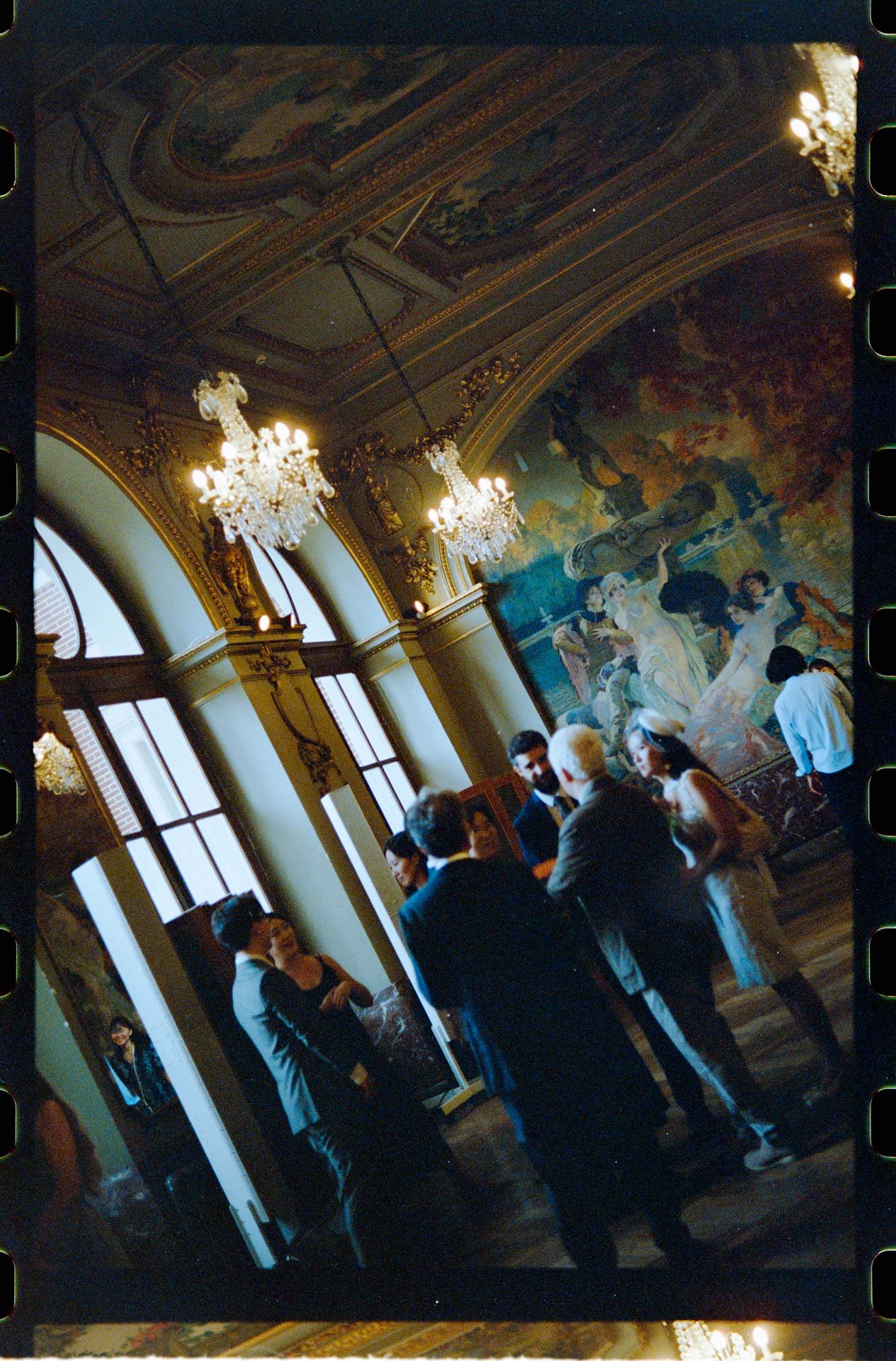 Mariage civil au Capitole à Toulouse : reportage photo argentique