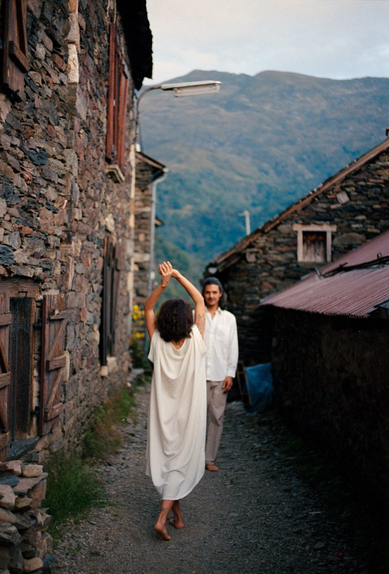 Mariage intimiste dans les Pyrénées : Un elopement 100% argentique