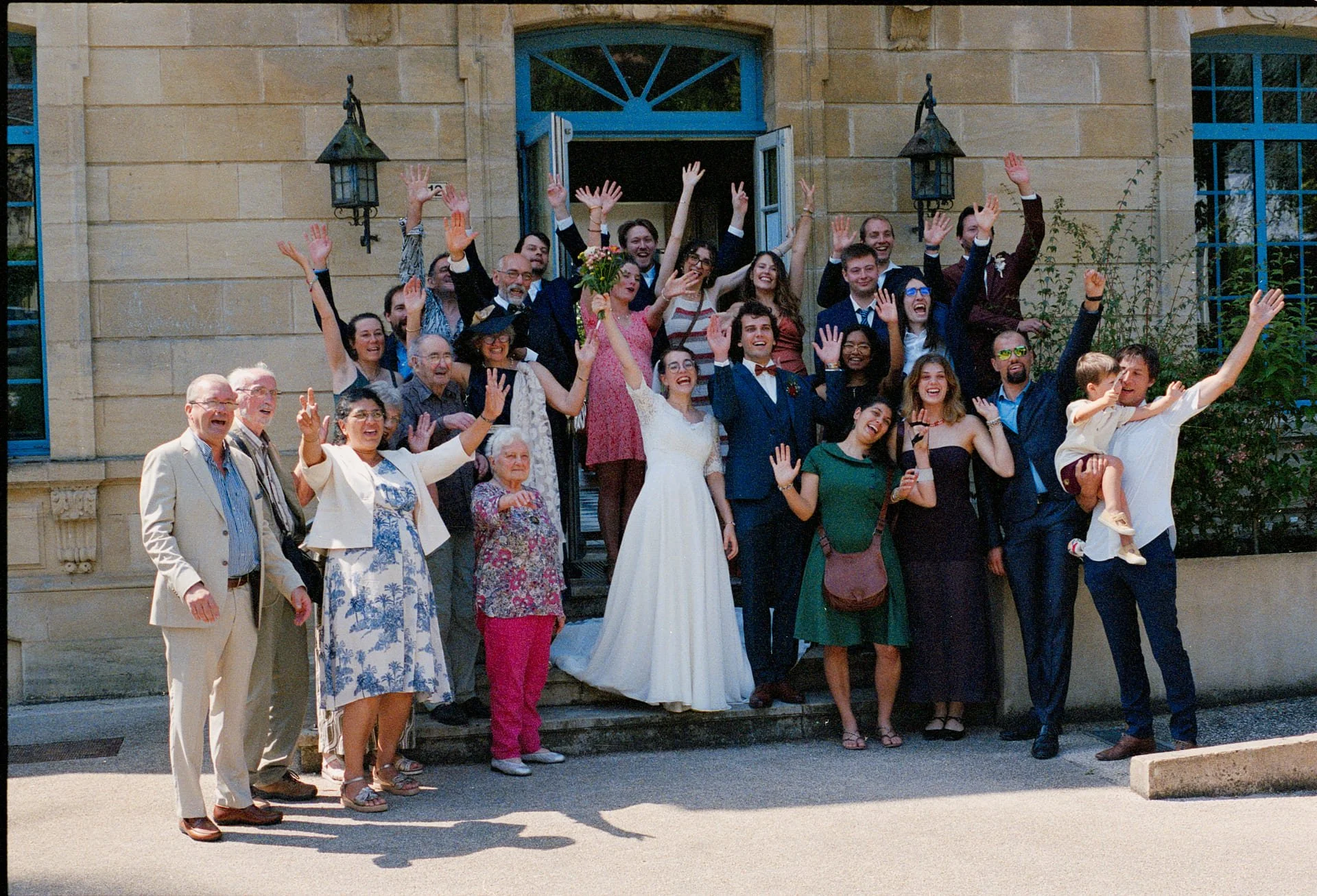 Photo de groupe mariage civil