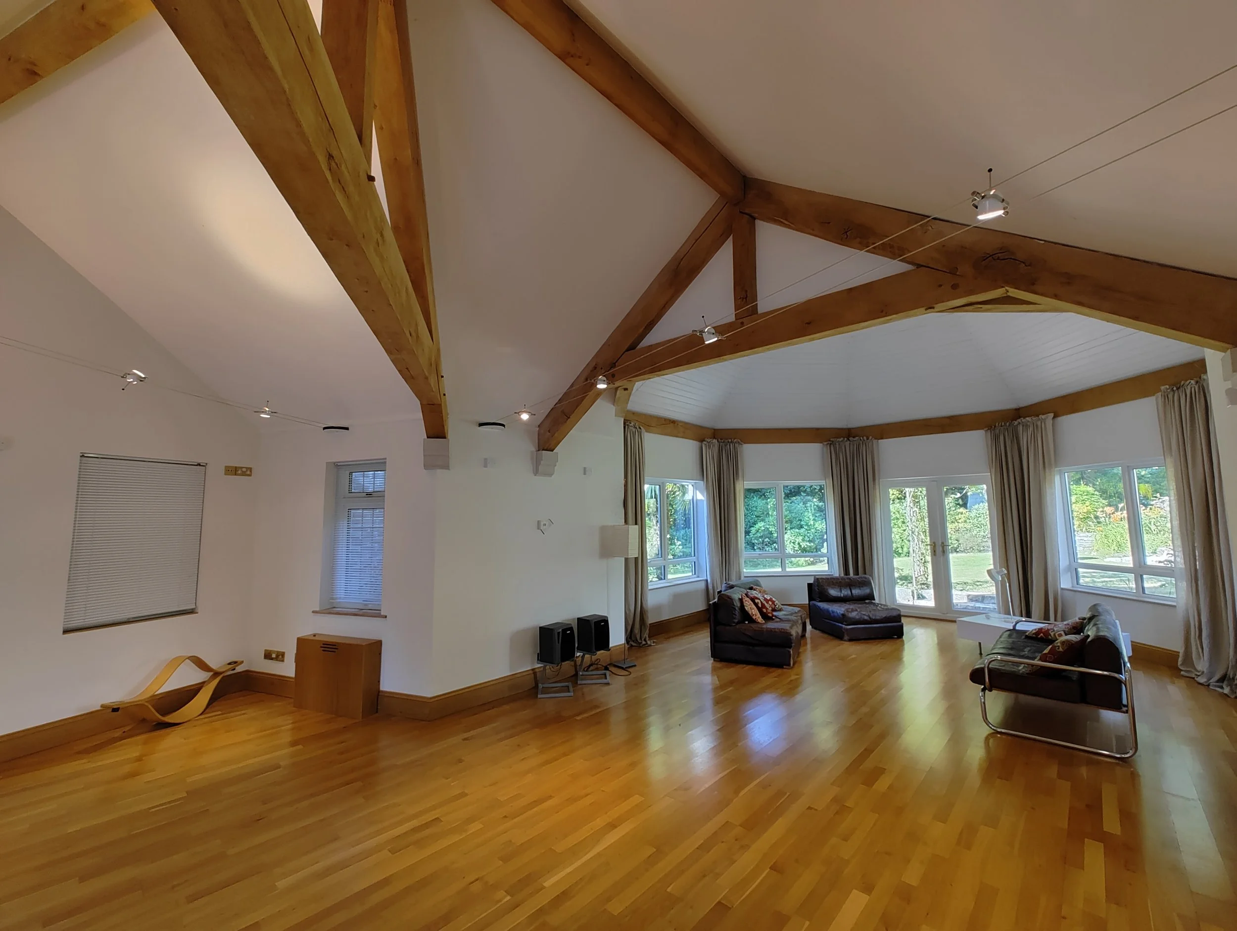 large display space for classic and sportscars
