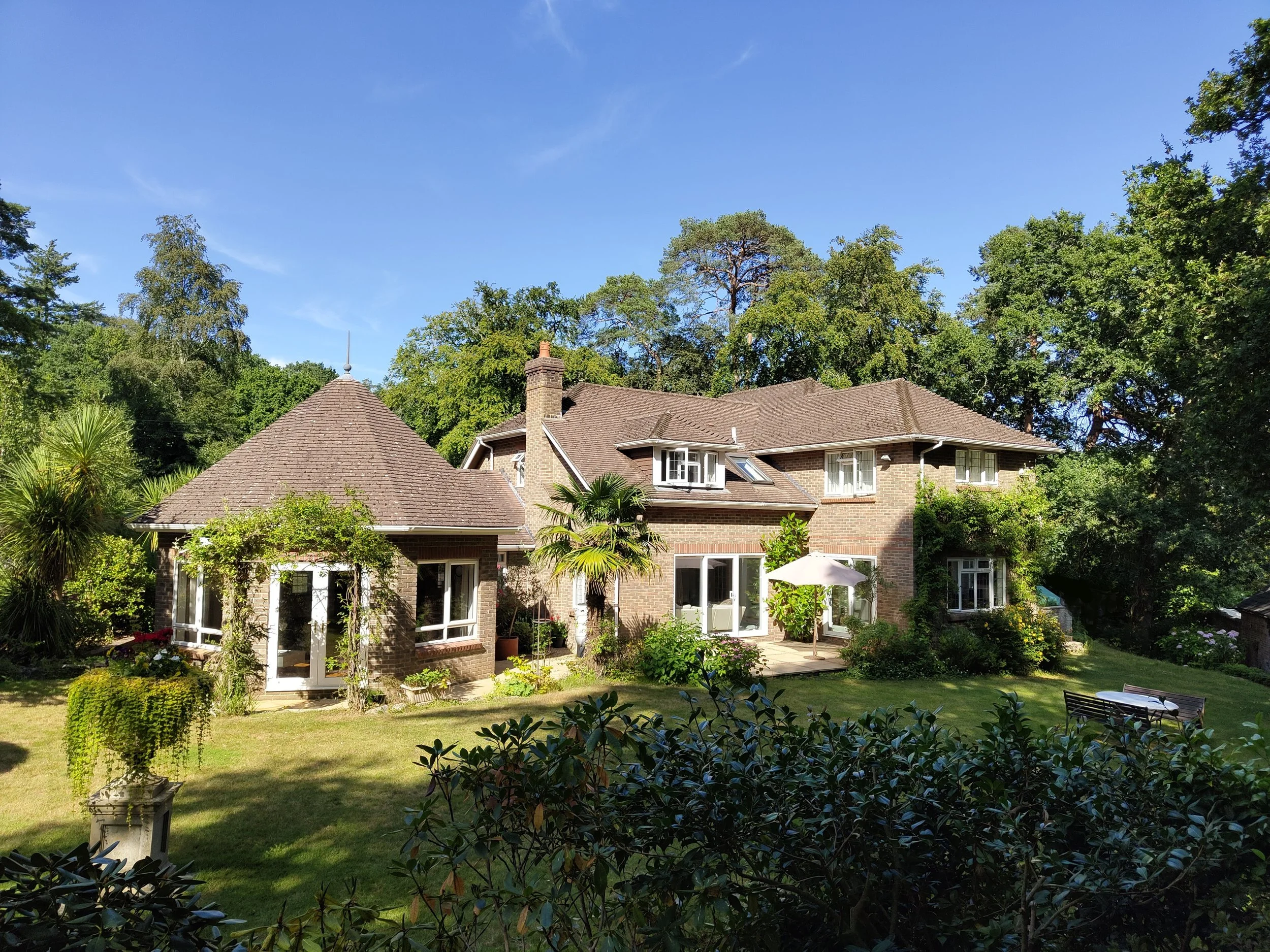 5 bedroom detached house in Dorset with 6 car garage