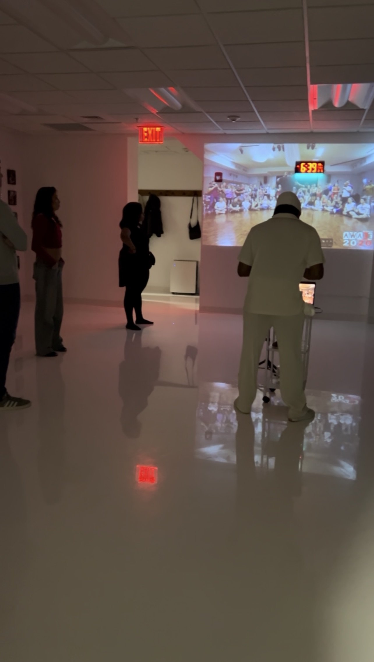 Presentation with projection media