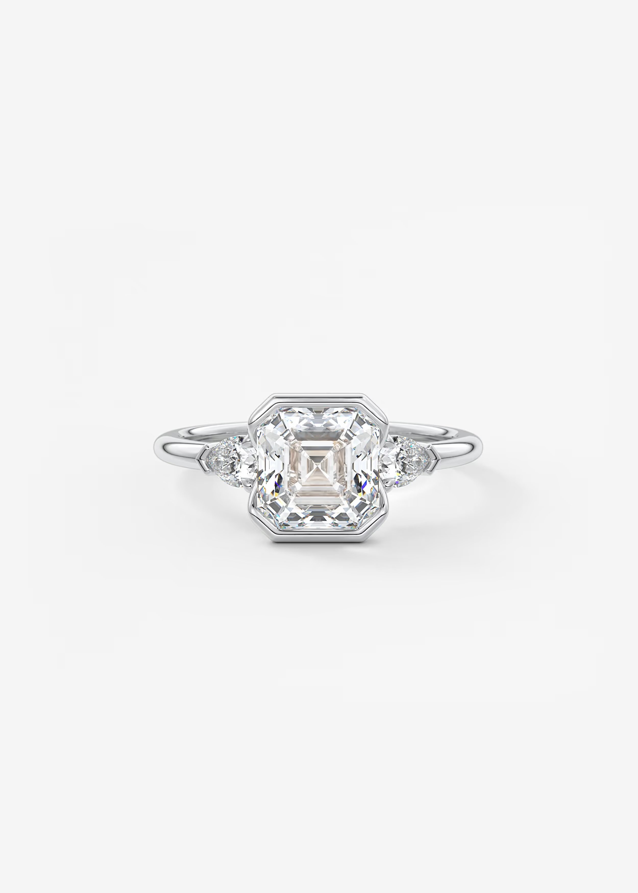 Ein Edelsteinring mit großem, rechteckigem Diamanten im Verlobungsring-Design, umgeben von kleineren Diamanten, auf weißem Hintergrund.