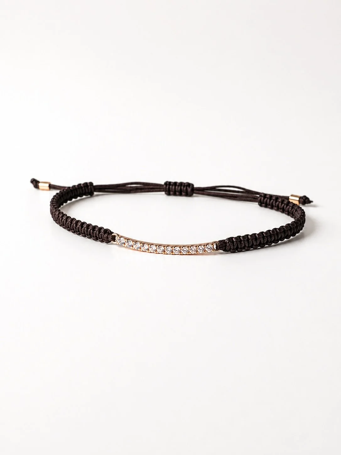 Braunes Makrame-Armband mit einem Steg in Roségold mit Brillanten