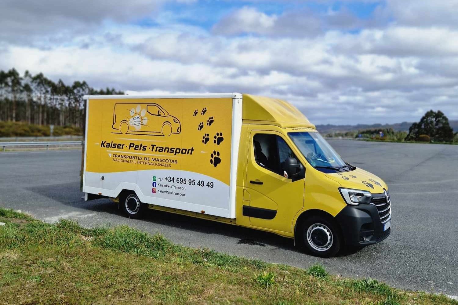 Long distance van Kaiser pets transport, Spain rescue dogs, adopt a dog from Spain, Spanish dog rescue