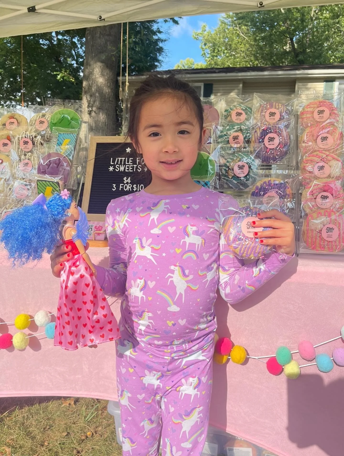 Cutest unicorn cookie model in all of the land 🦄 🦄