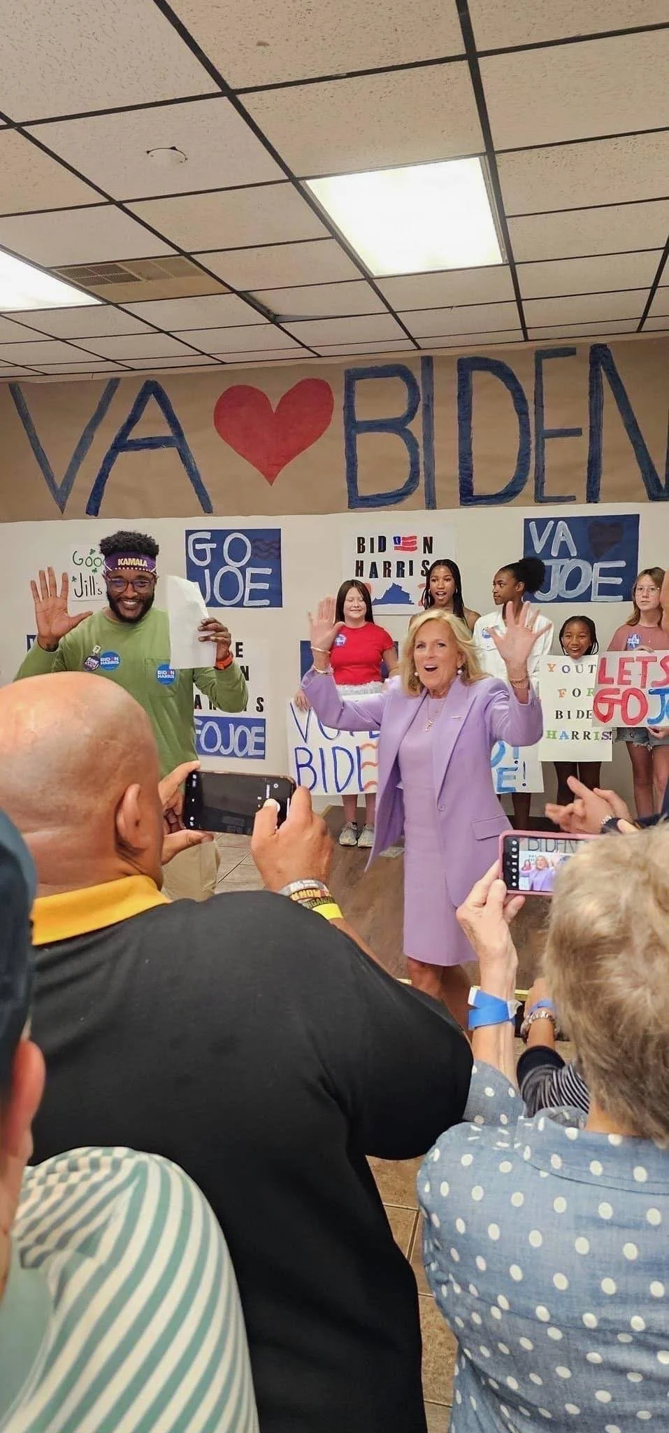 DeNiro Jones speaking with First Lady Dr. Jill Biden during her visit to the Virginia Beach campaign office.