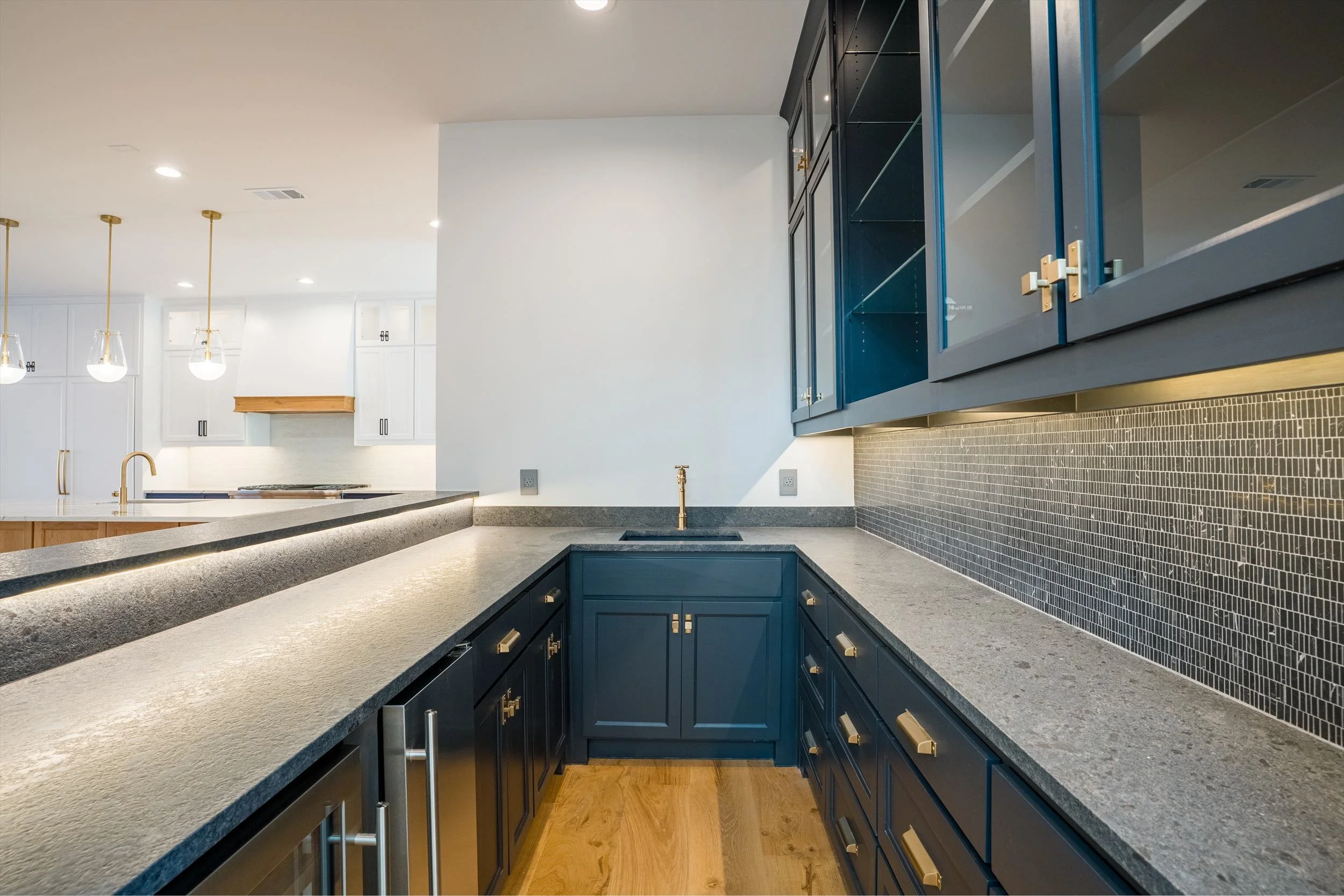 Dark blue wet bar at 13510 Crestmoor Dr.