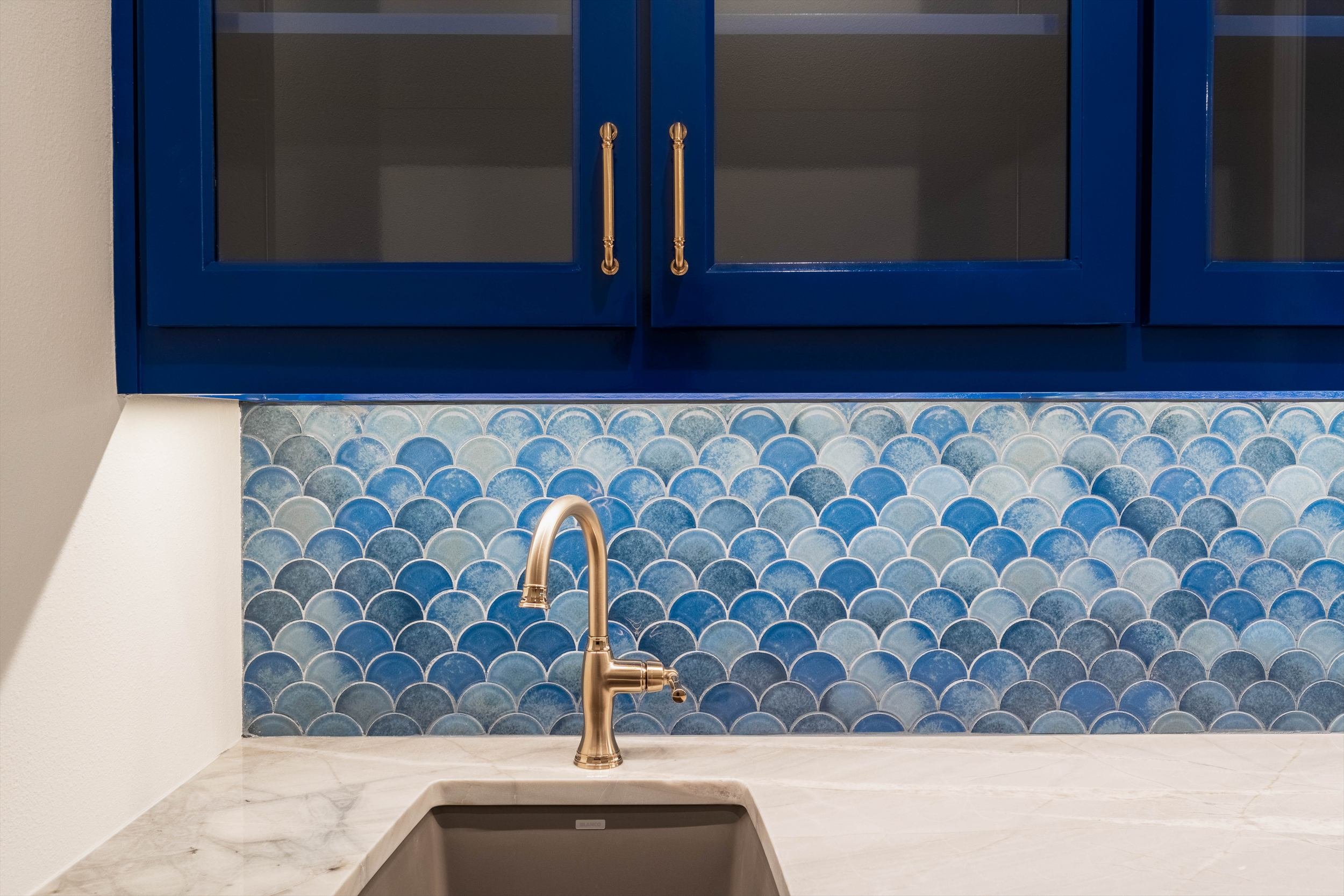  Blue cabinetry, marble counter, and tiled backsplash in a wet bar at 1095 Lathrop Dr custom home in Dallas, Texas 