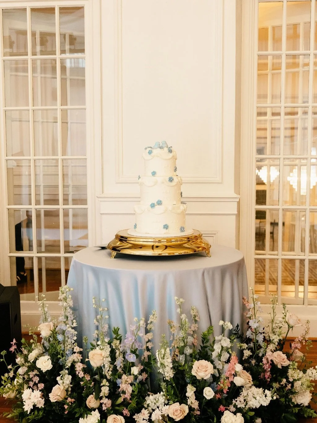 It&rsquo;s all in the details. ✨ 

From delicate florals and vintage inspired touches to the sweetest cake cutting moment, every corner of your wedding day deserves to feel this beautiful.

Photographer: @thechloemateusphotography 
Videographer: @med