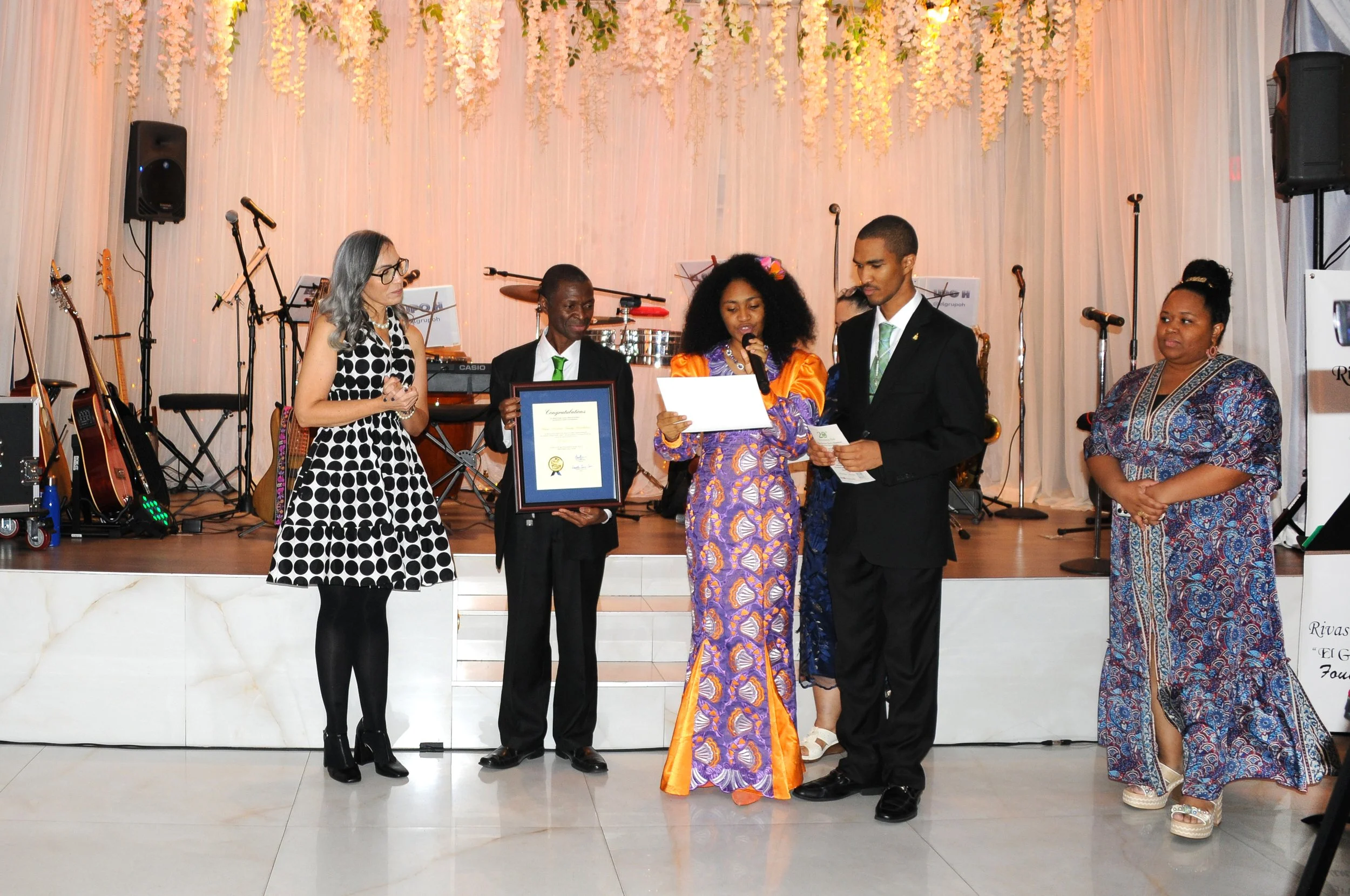 Reading the message written on the Certificate of Appreciation, signed by Foundation President Heily Rivas and presented by the Rivas Perdomo Family to each sponsor.