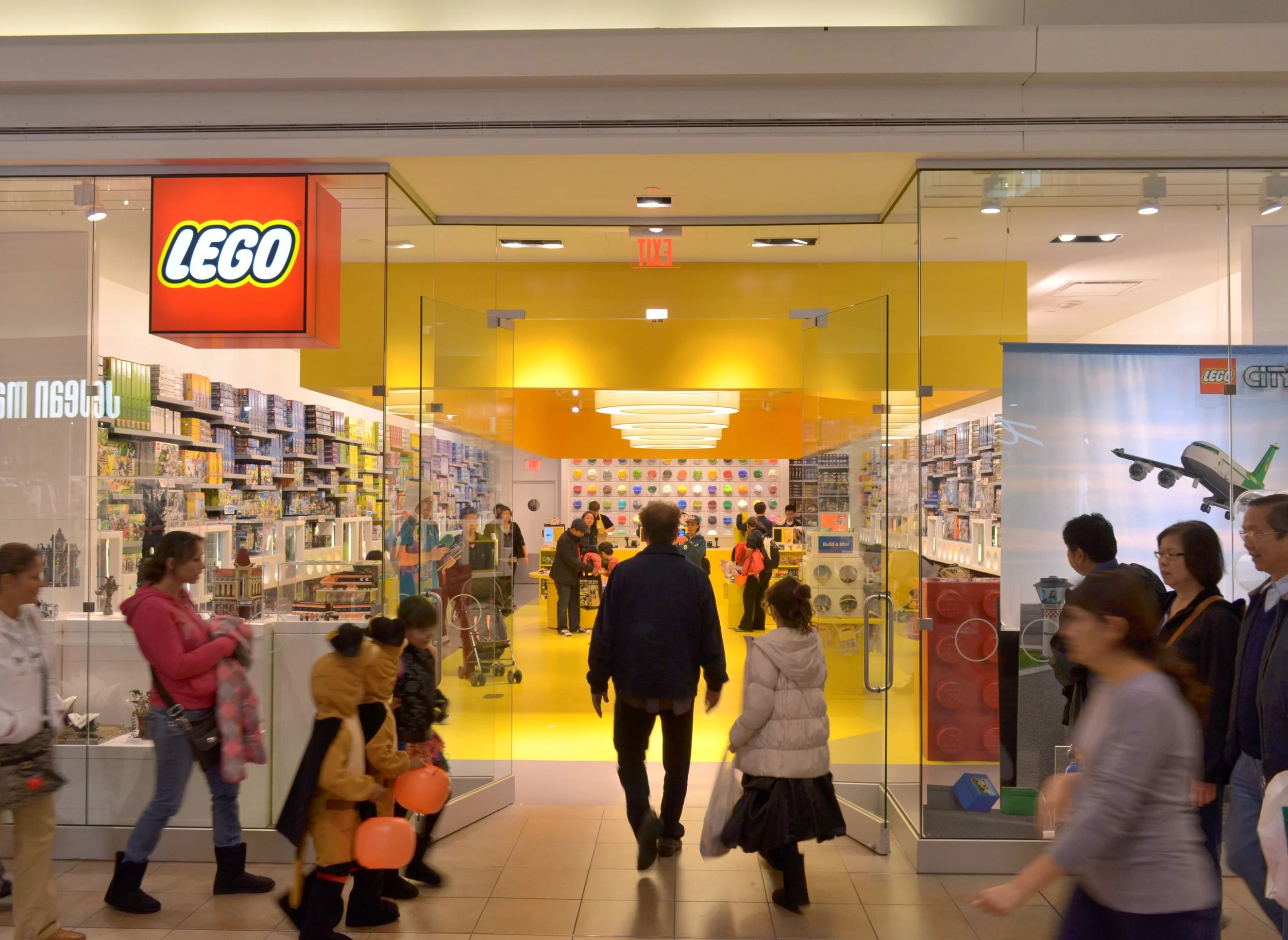 LEGOStoreFairviewMall10.jpg