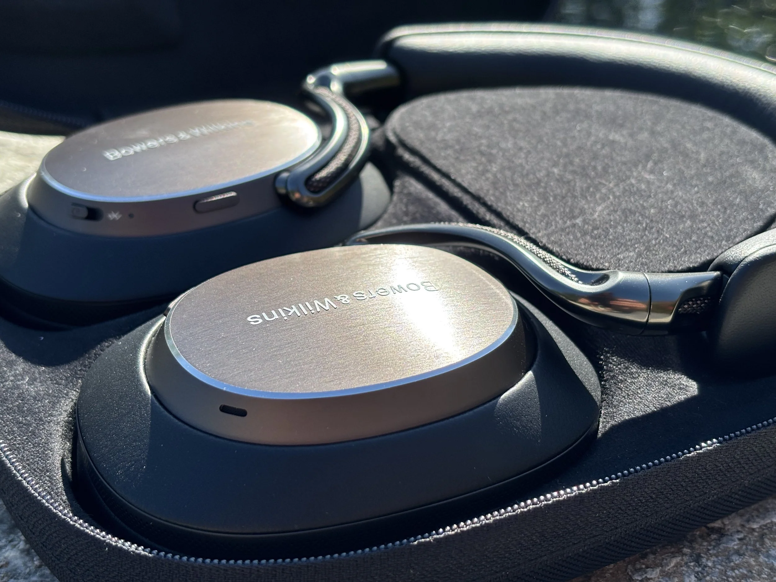 Bowers &amp; Wilkins Px8 S2 One-Year full Review: Still Better Than Sony and Bose?