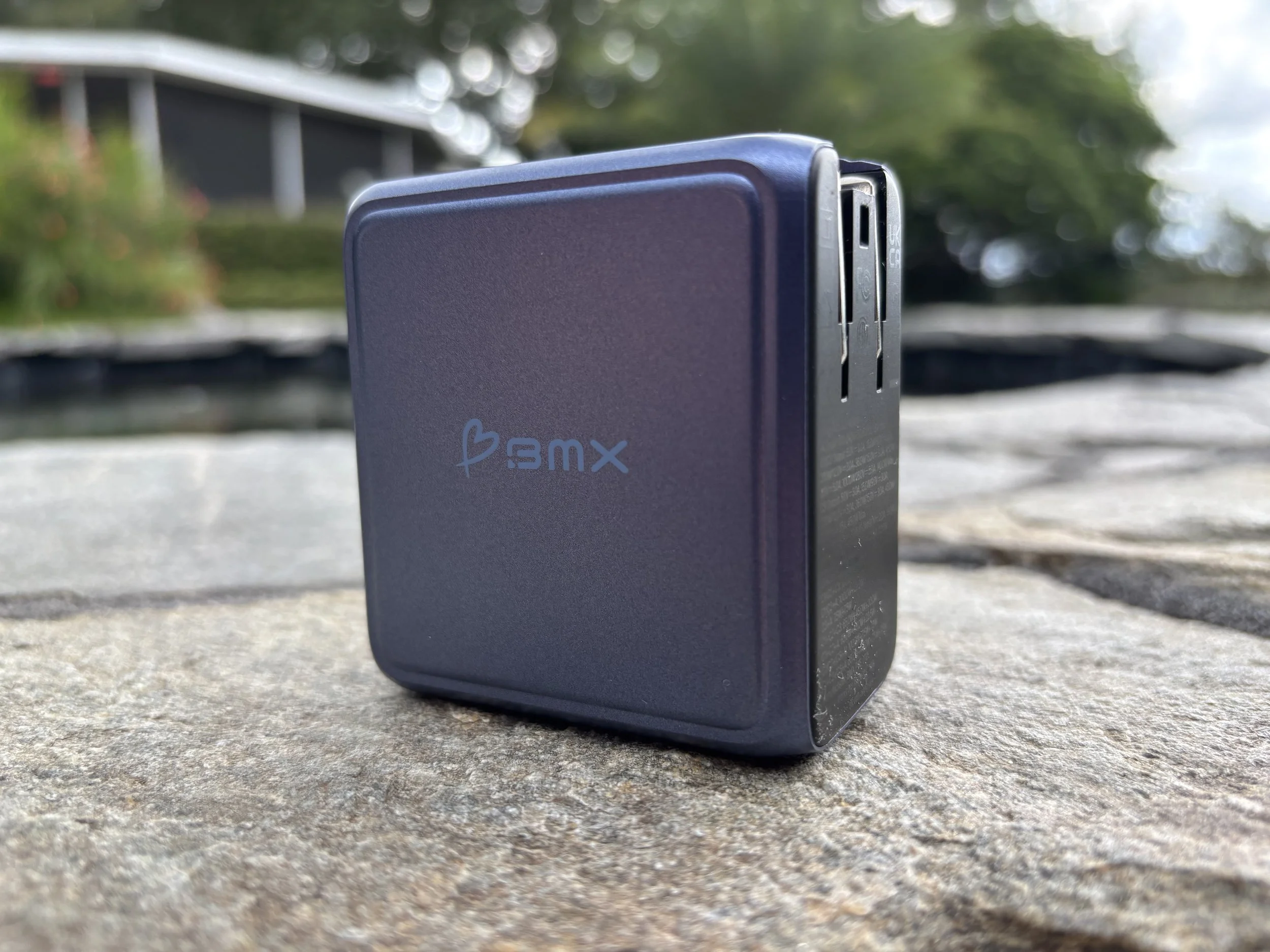 BMX GaNsta Pixel 140W Review: Anker Alternative With an Accurate Display?