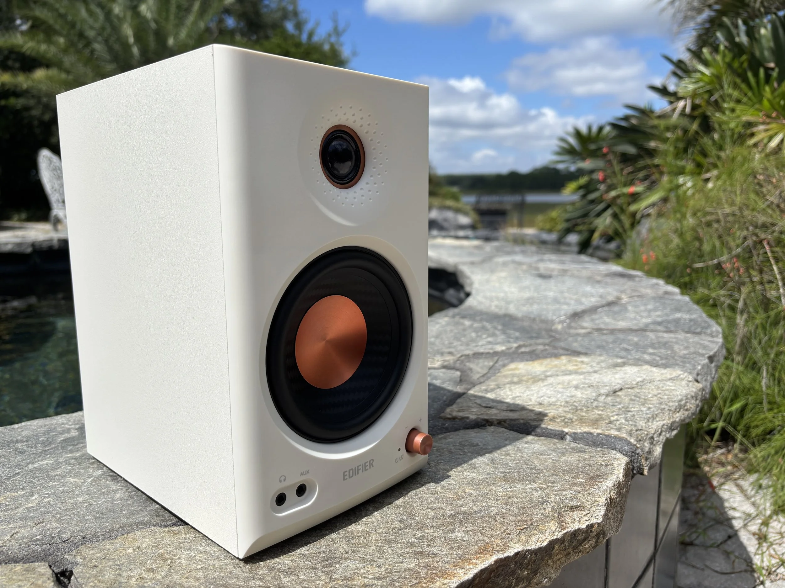 Edifier MR4.5 Review: How It Compares to Other $250 Desktop Speakers