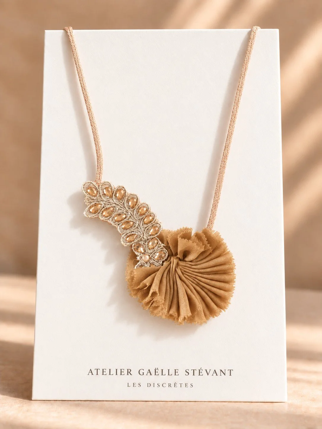 Collier textile Haute Couture
