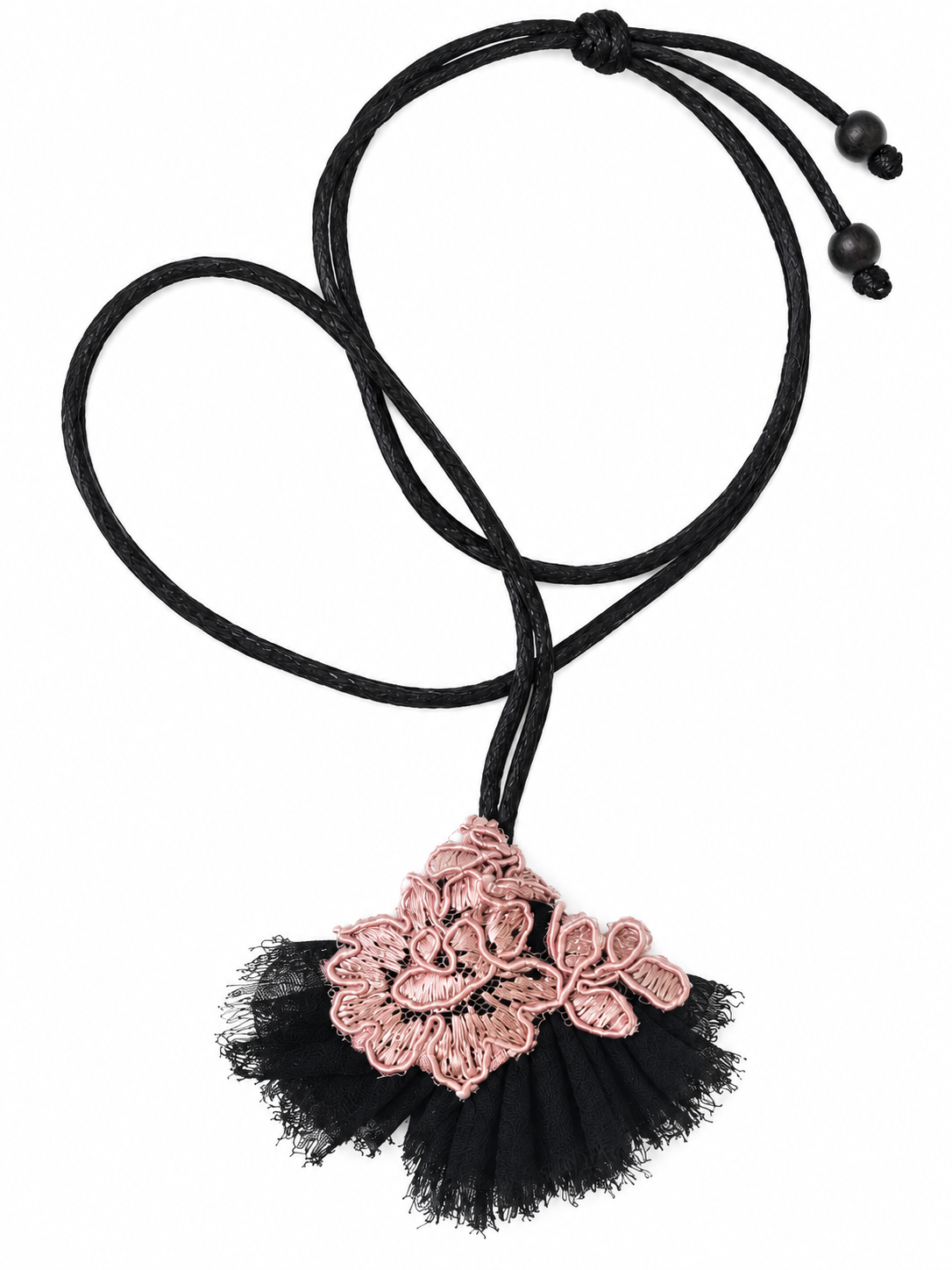 Collier noir plissé, dentelle rose.png