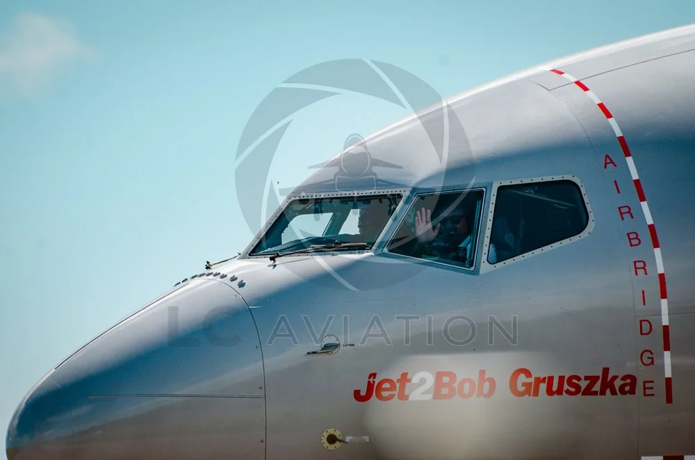 Jet 2 Pilot Waving whilst Taxiing into Bristol (EGGD) G-JZHO - Bob Gruszka Tribute Livery