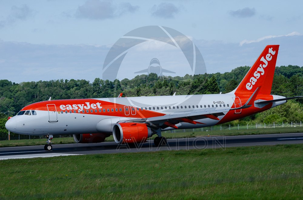 EasyJet A-320 upon Landing at Bristol (EGGD) G-UZLL
