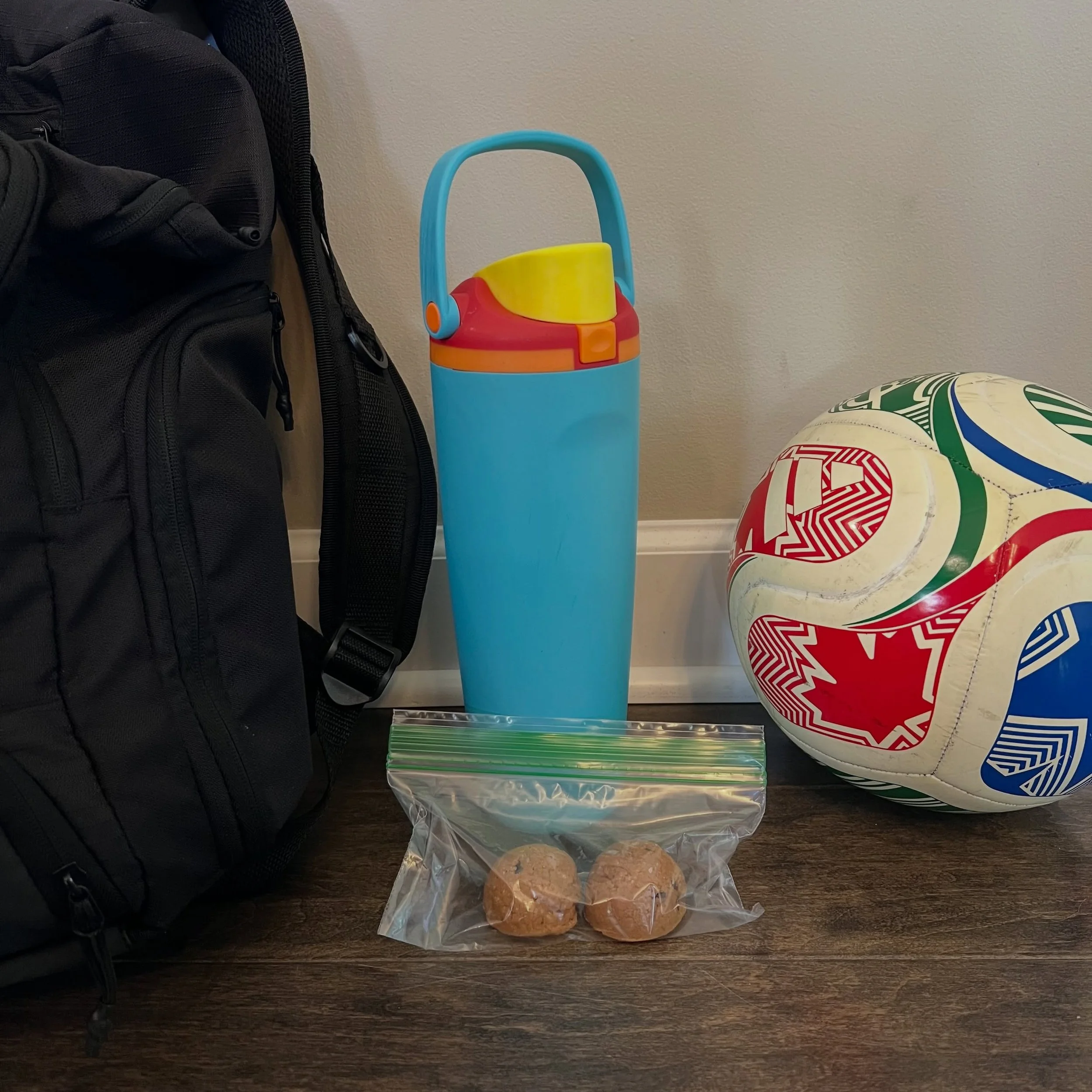 Ever find yourself starving between lunch and dinner?

Or rushing out the door with no time for breakfast?

Maybe you&rsquo;re headed to a workout, packing lunchboxes, sitting through back-to-back meetings, or trying to avoid the 3pm snack drawer rai