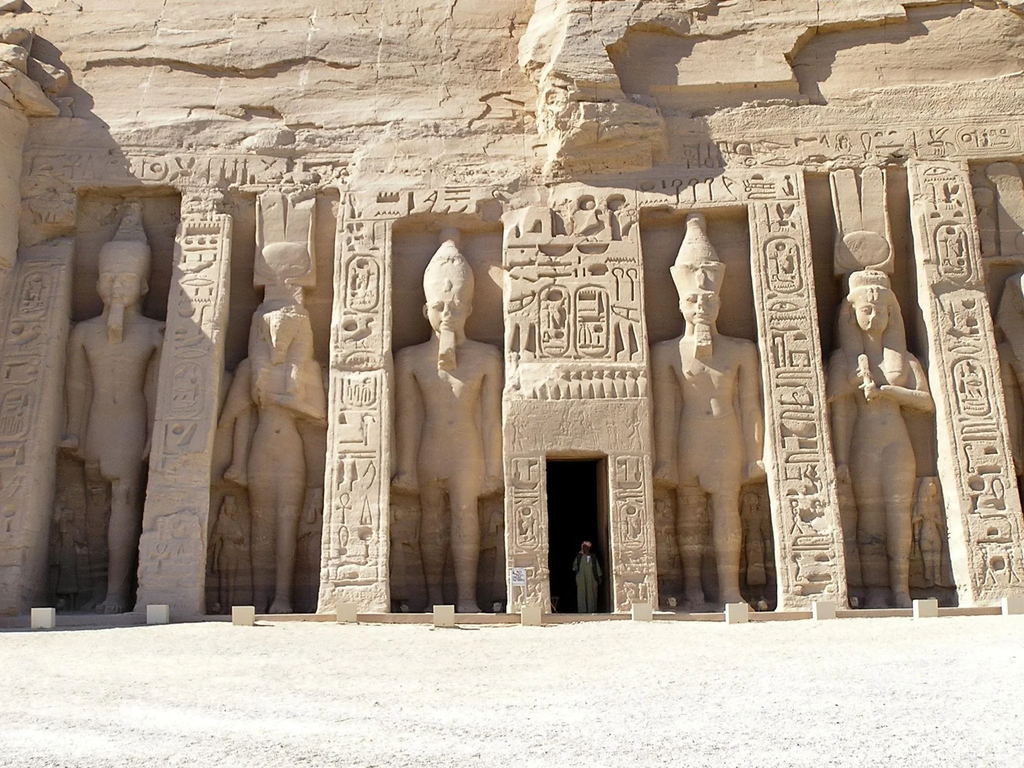 nefertari-small-temple-hathor-abu-simbel.jpg