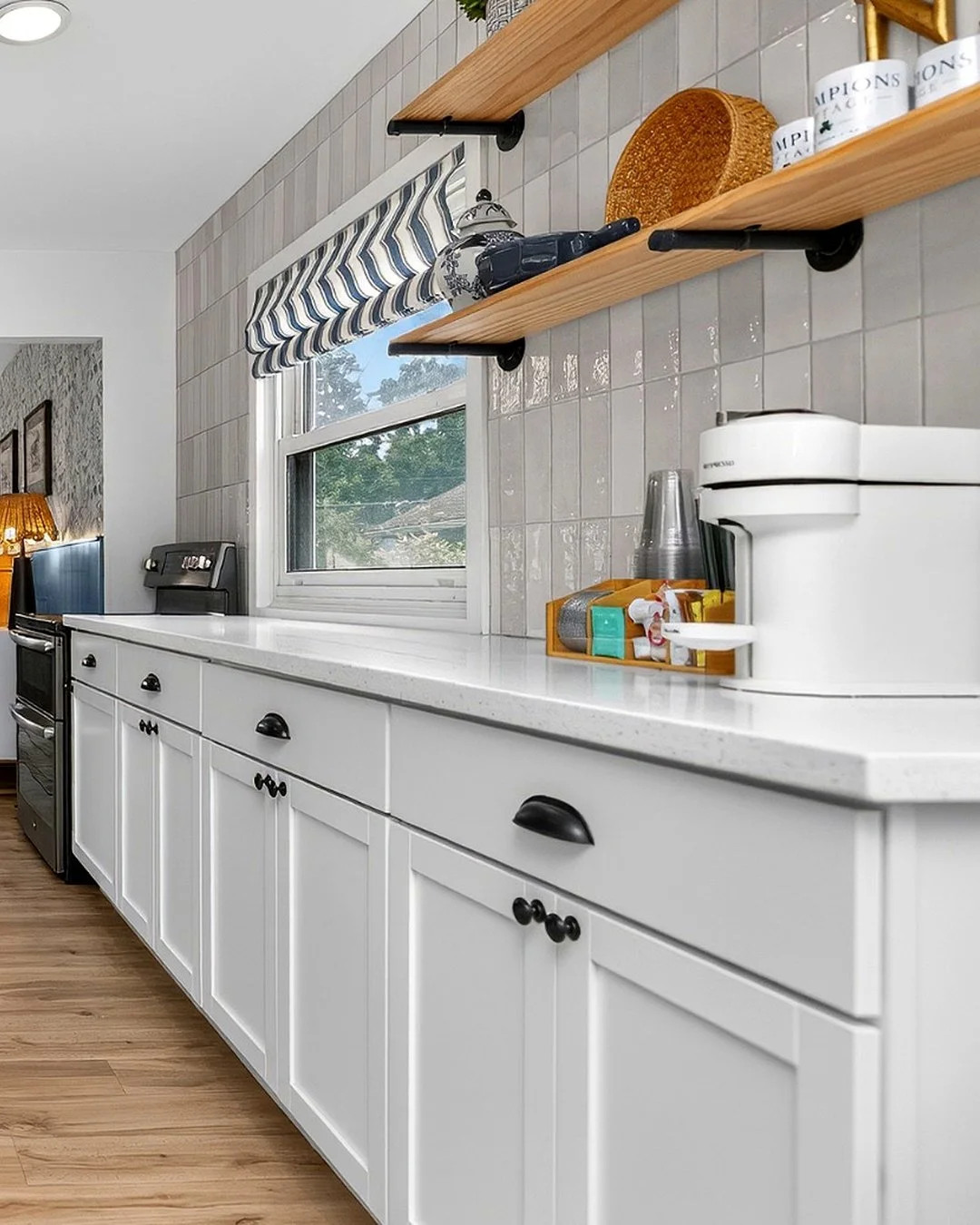 Champions_Cottage_069_Kitchen_Counter_Hospitality_6L2A5186.jpg