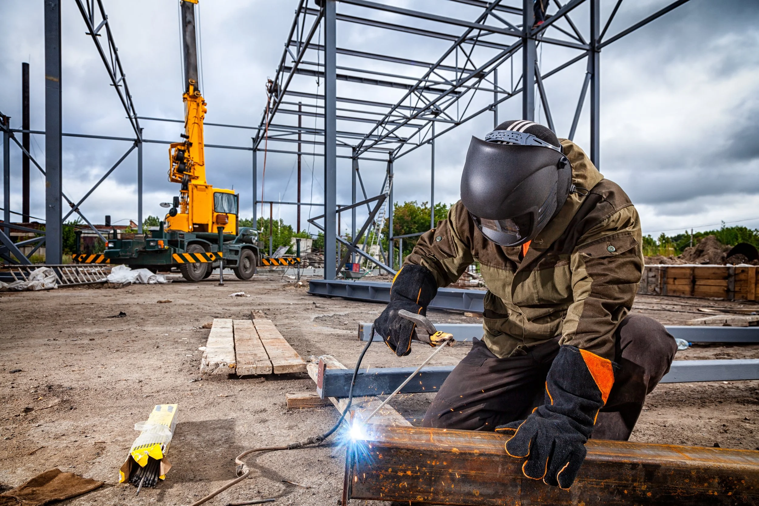 Beat the Middle Tennessee Heat: OSHA Compliance &amp; Hydration Guide for Contractors