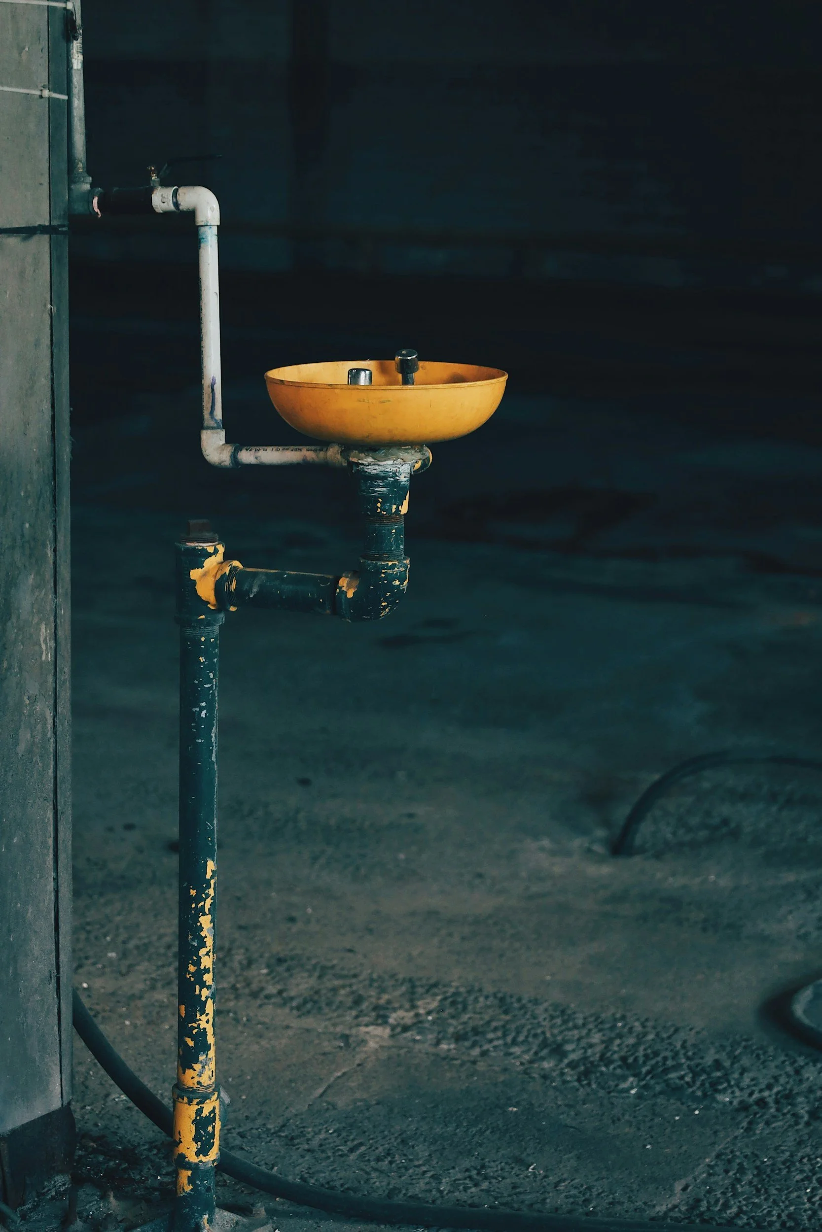 The 10-Second Flush: Forklift Battery Room Hazards &amp; OSHA Eyewash Violations Middle Tennessee Facilities Overlook (29 CFR 1910.178 / 1910.151)