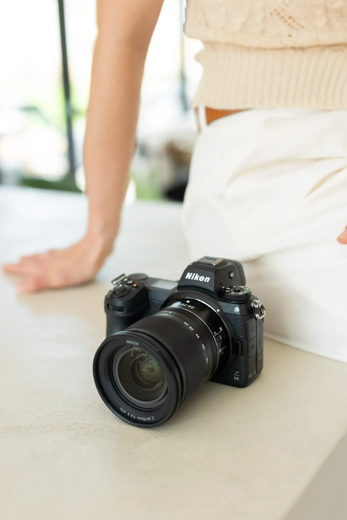 Appareil photo professionnel utilisé pour la réalisation de visuels d'entreprise et portraits corporate à Nantes. L'outils au service de la précision et de la performance visuelle.