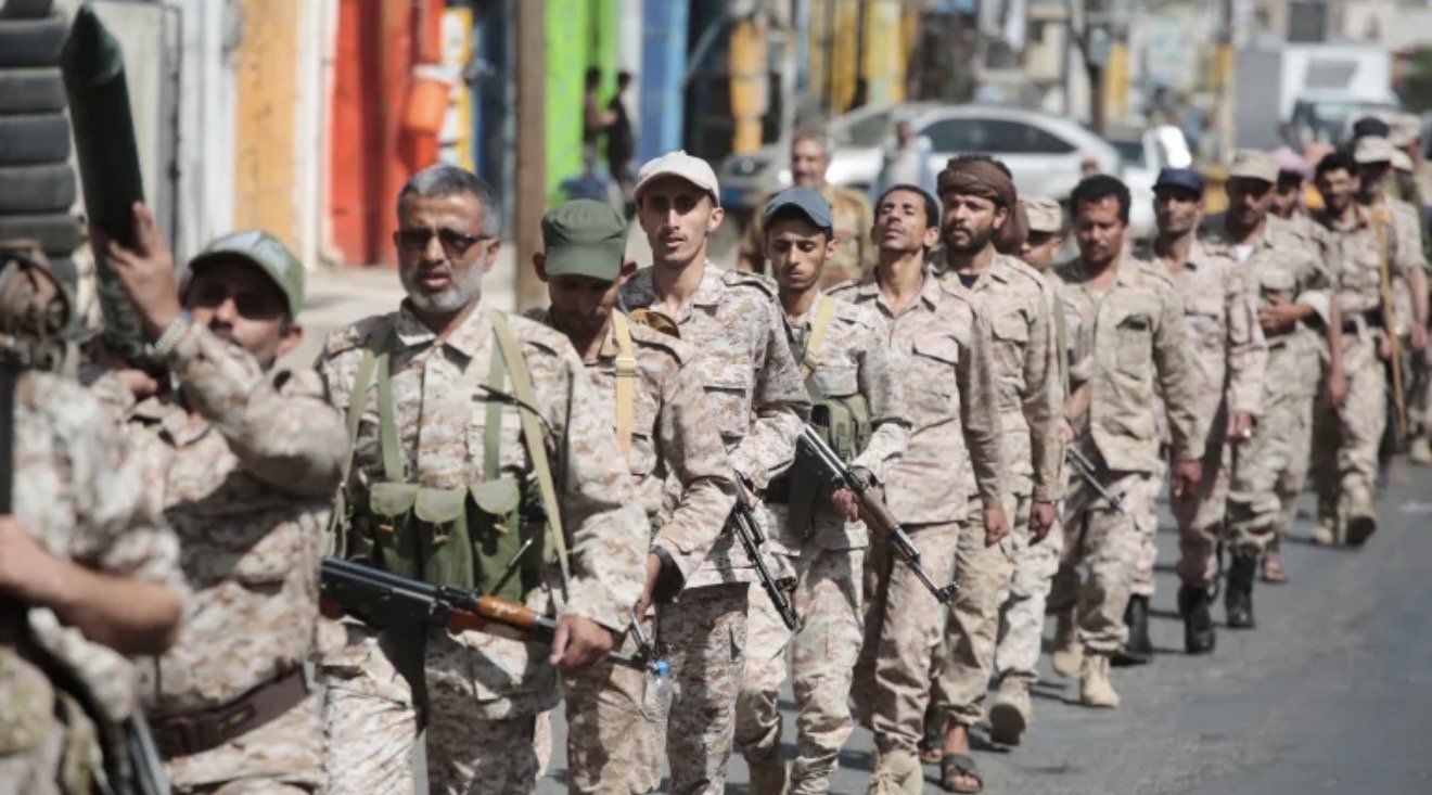Houthi fighters advance along Red Sea coast threatening crucial strait