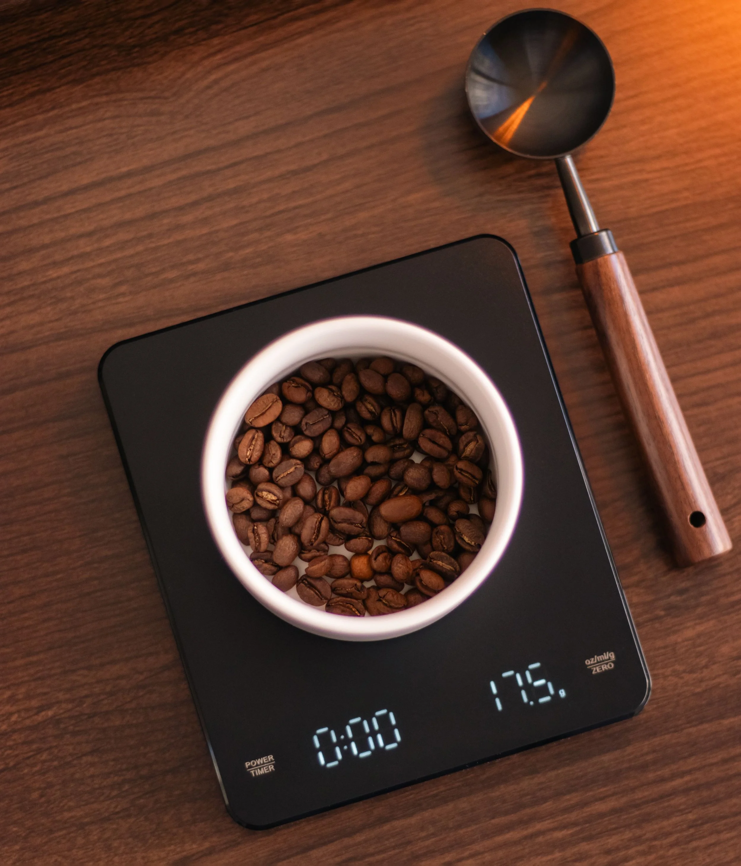 Digital kitchen scale to weigh food items and meal prep..
