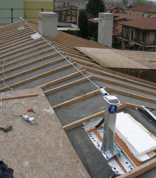 Sistema anticaduta installato su una copertura