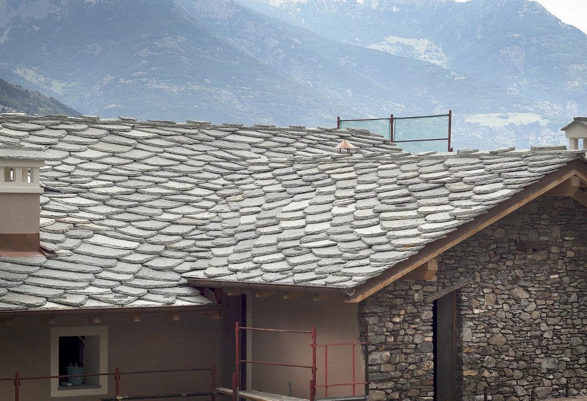 Rifacimento di una copertura in lose realizzato da JOTAZ