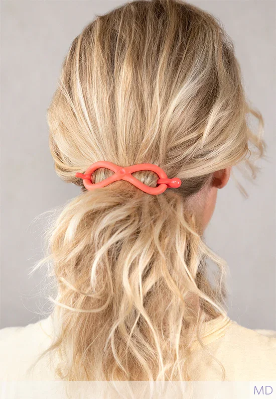FF-4483-MD-Coral_M_01_Low-Pony_Wavy-Blonde-Hair_D_550x794.webp