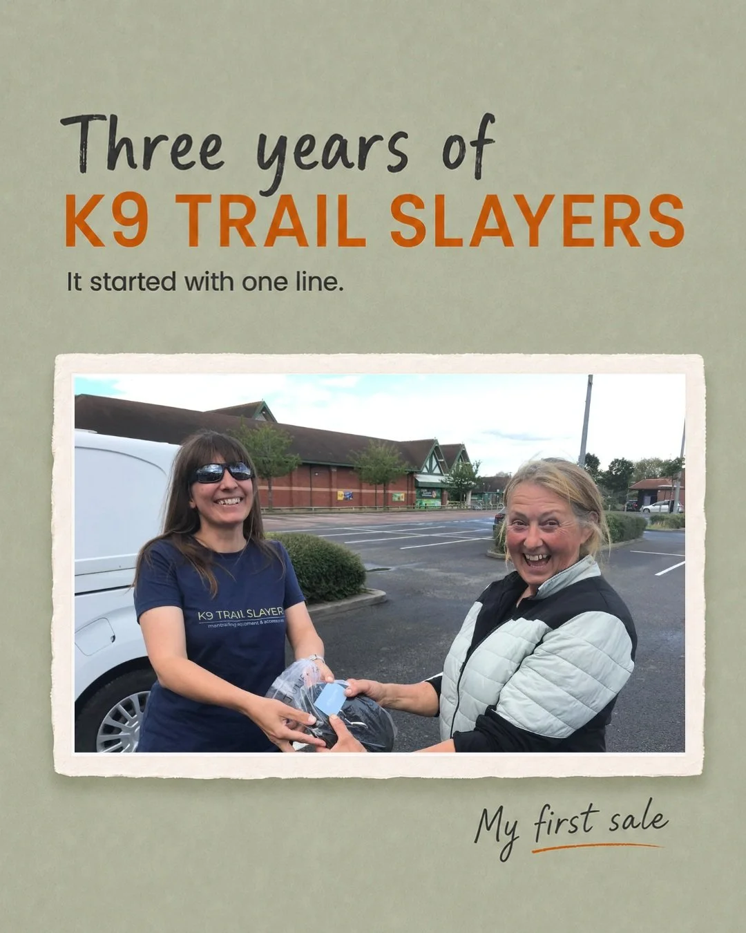 Three years of K9 Trail Slayers 🎉

This photo is a throwback of me selling my very first line to my very first customer, Julie.

Back then, there was one colour: black. One clip. No handles. No personalisation and not even a K9 Trail Slayers logo.

