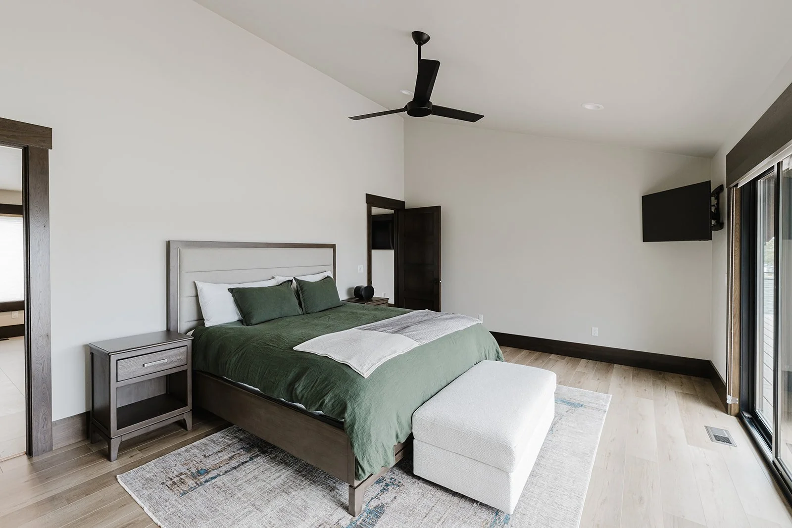 green-bay-airbnb-kitchen-chefs-kitchen-lambeau-rental-rmK6BM_v.jpg