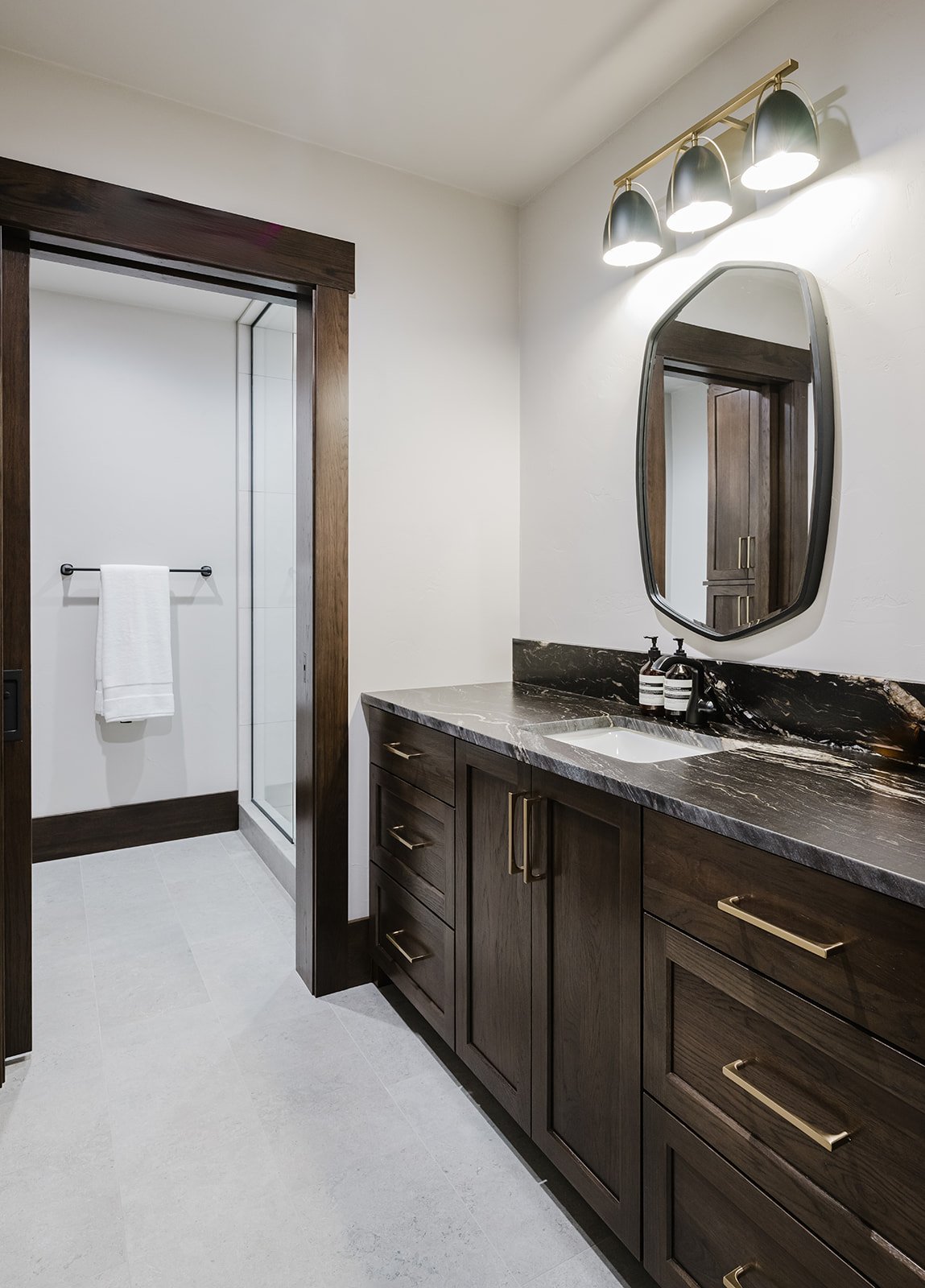 packer-game-day-house-bedroom-green-bay-airbnb-gnevAJdO.jpg